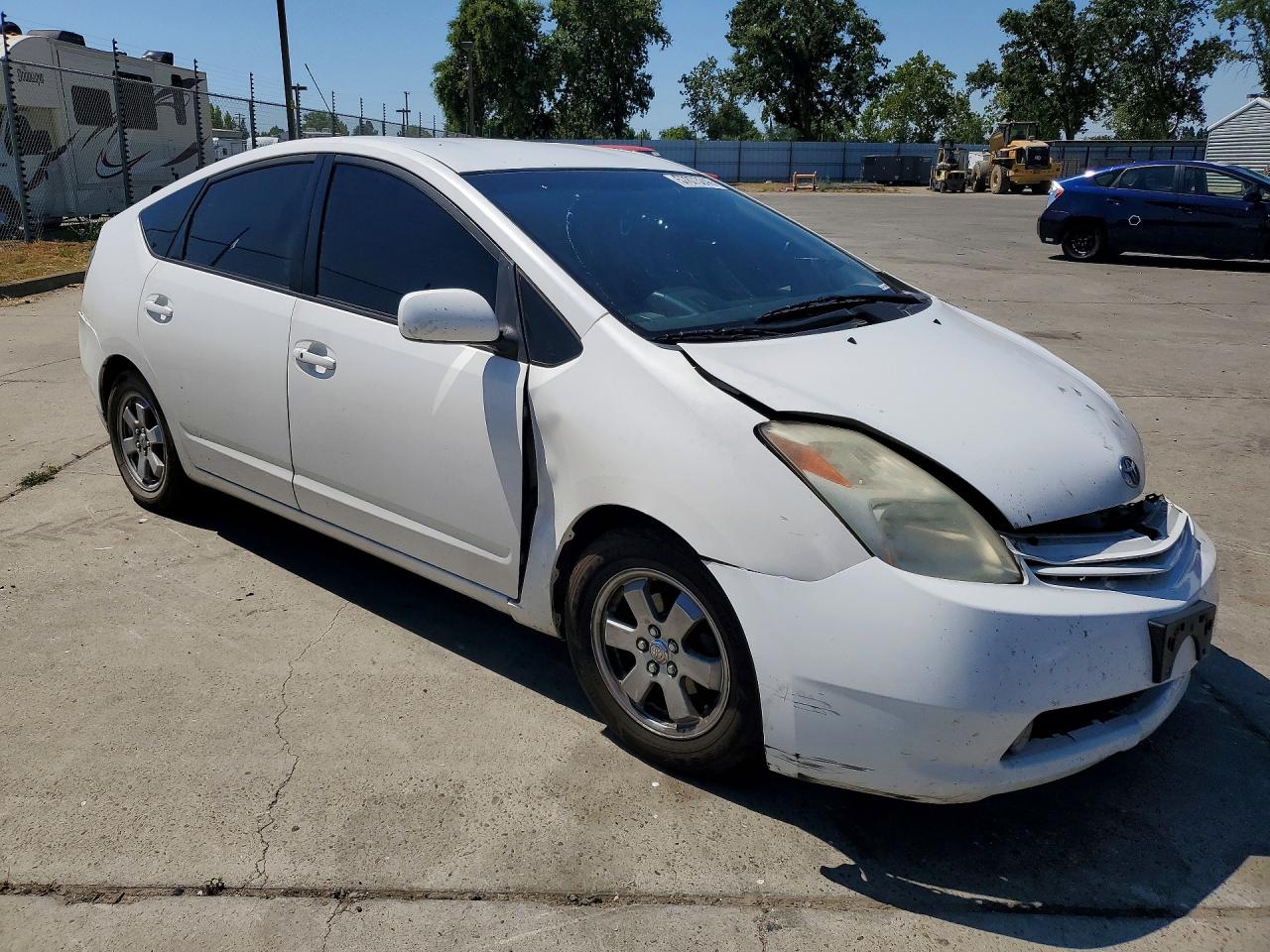 2005 Toyota Prius Base White vin: JTDKB20U253121894
