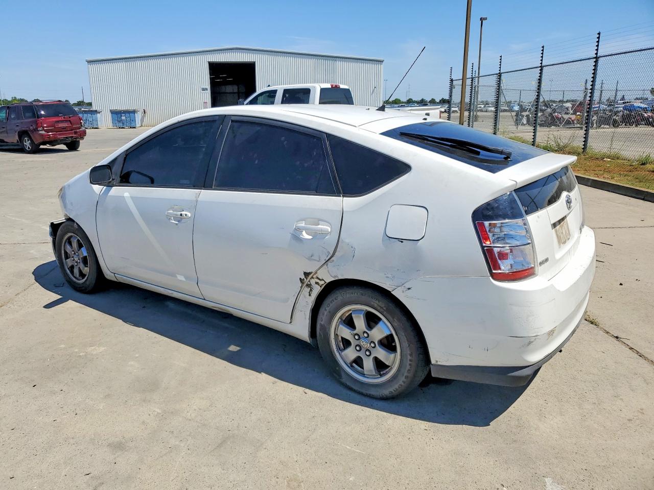 2005 Toyota Prius Base White vin: JTDKB20U253121894