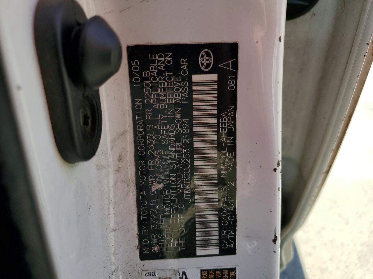 2005 Toyota Prius Base White vin: JTDKB20U253121894