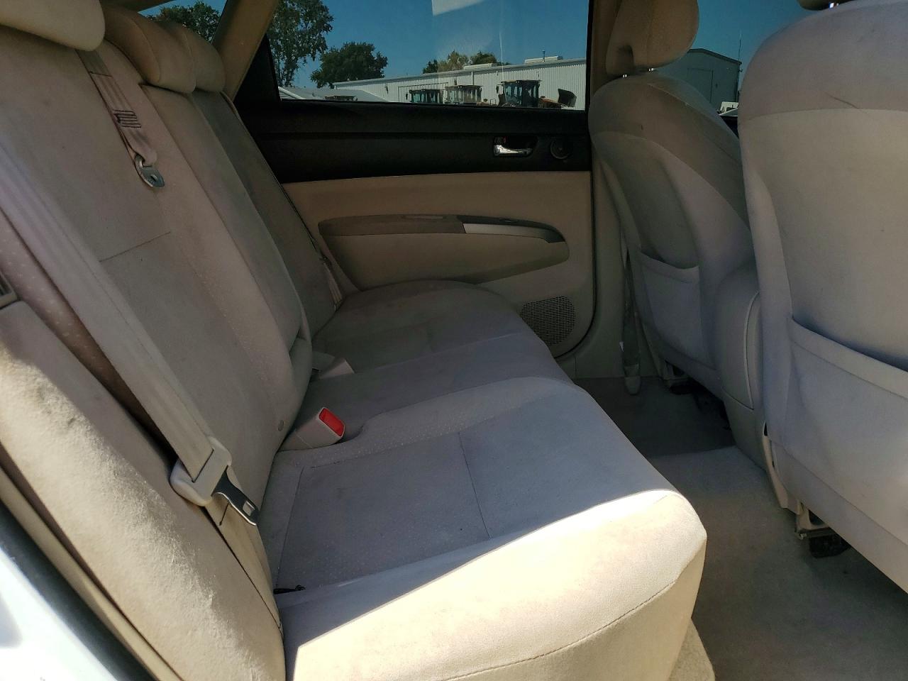 2005 Toyota Prius Base White vin: JTDKB20U253121894