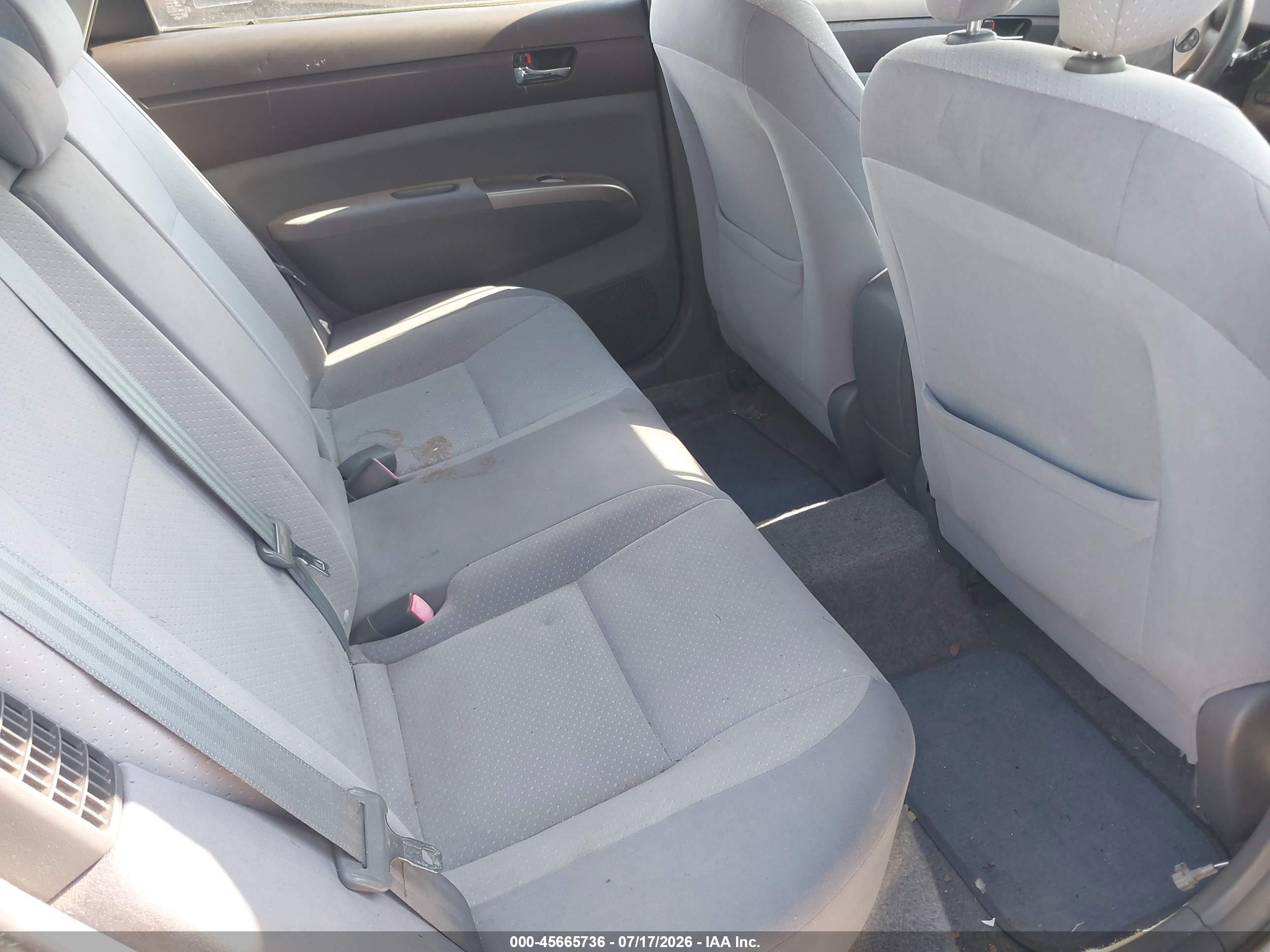2005 Toyota Prius   Silver vin: JTDKB20U253127775