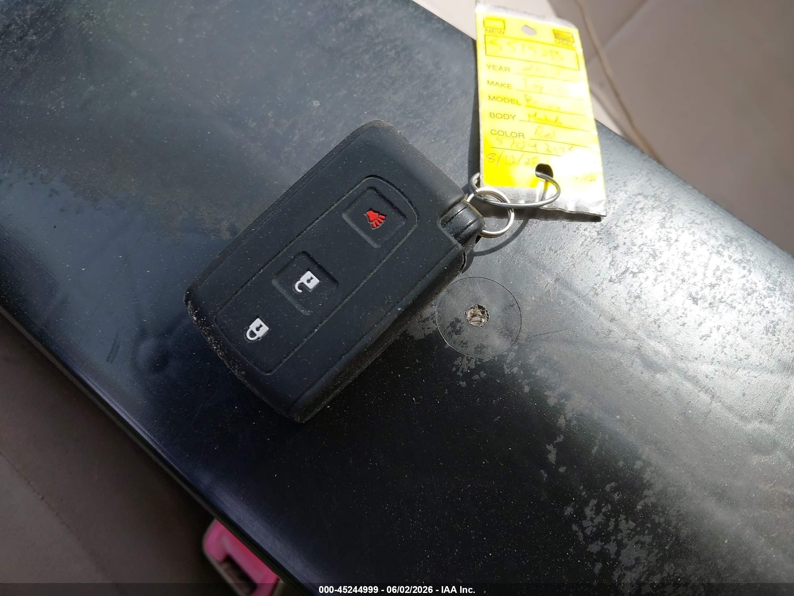 2005 Toyota Prius   Красный vin: JTDKB20U257042198