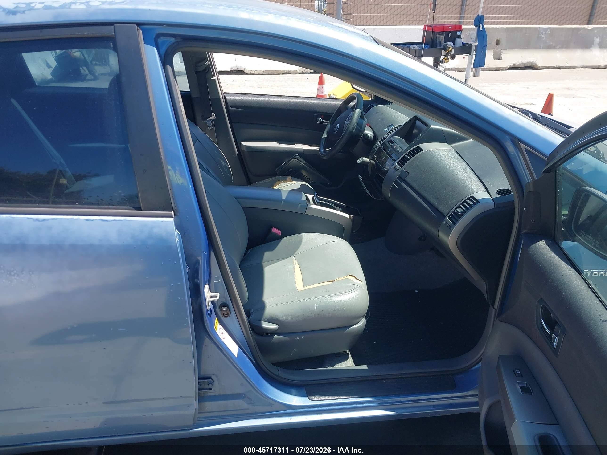 2006 Toyota Prius   Blue vin: JTDKB20U267500128