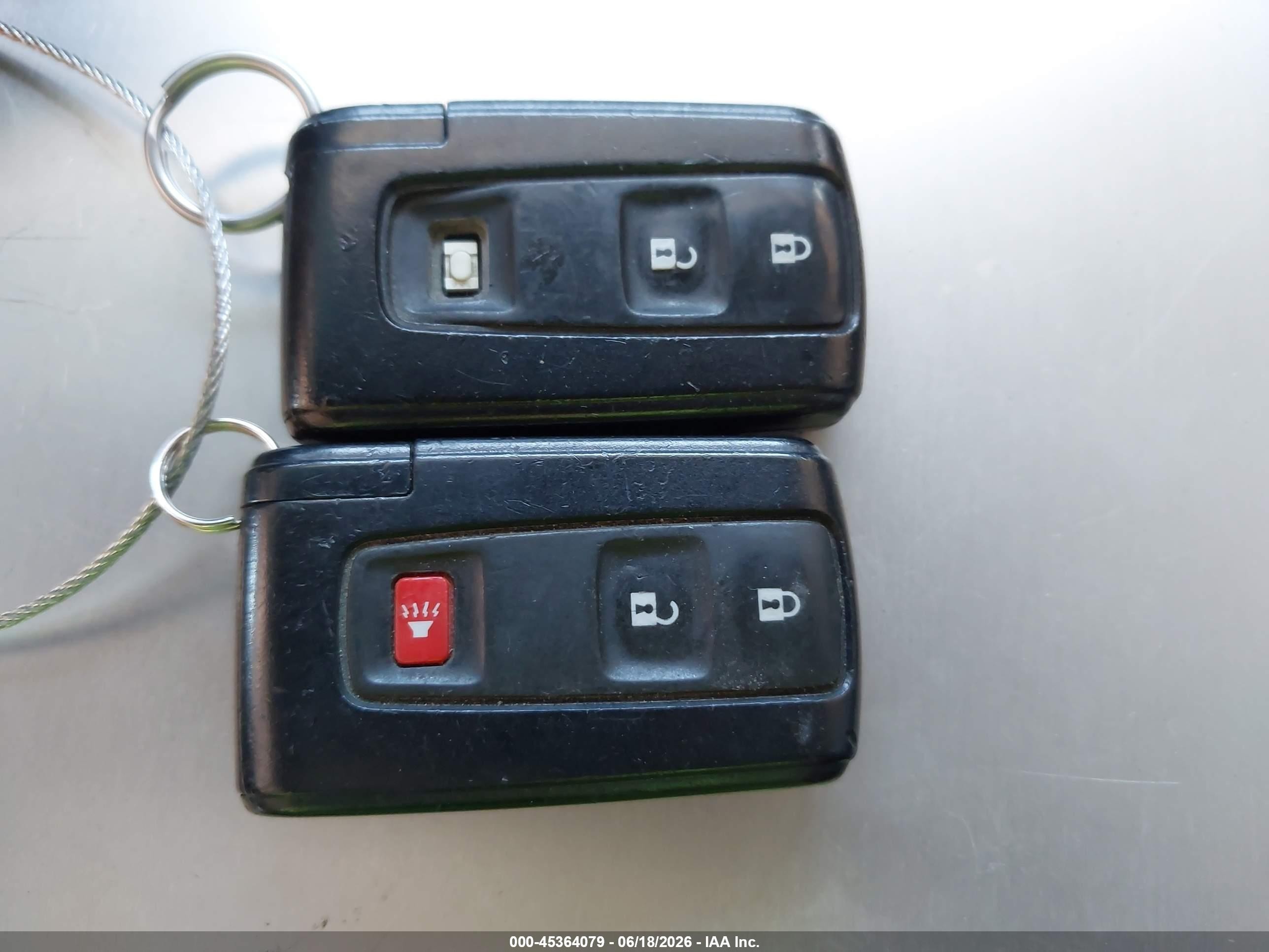 2006 Toyota Prius   Серебряный vin: JTDKB20U267502722