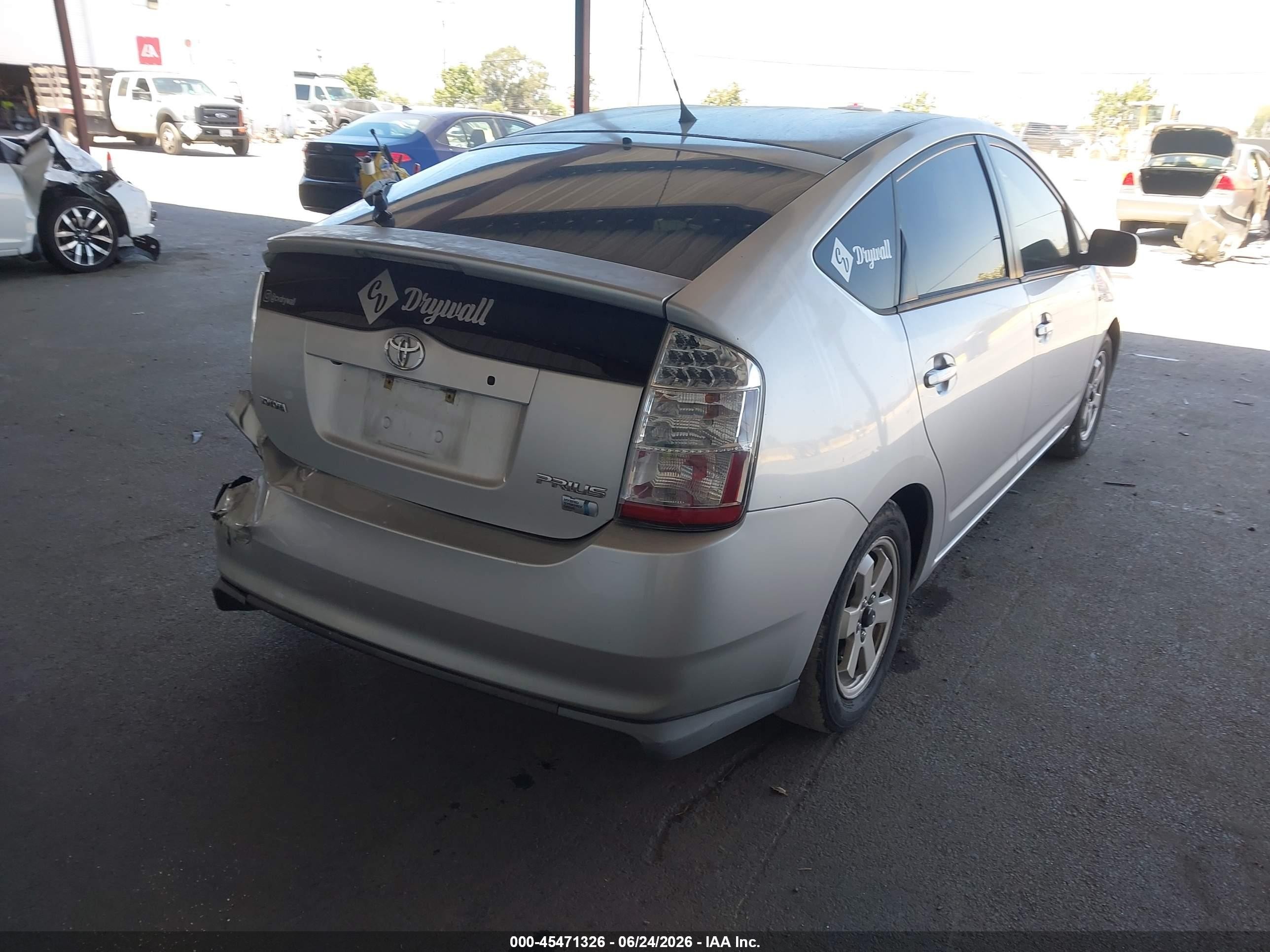 2007 Toyota Prius   Серебряный vin: JTDKB20U273255050