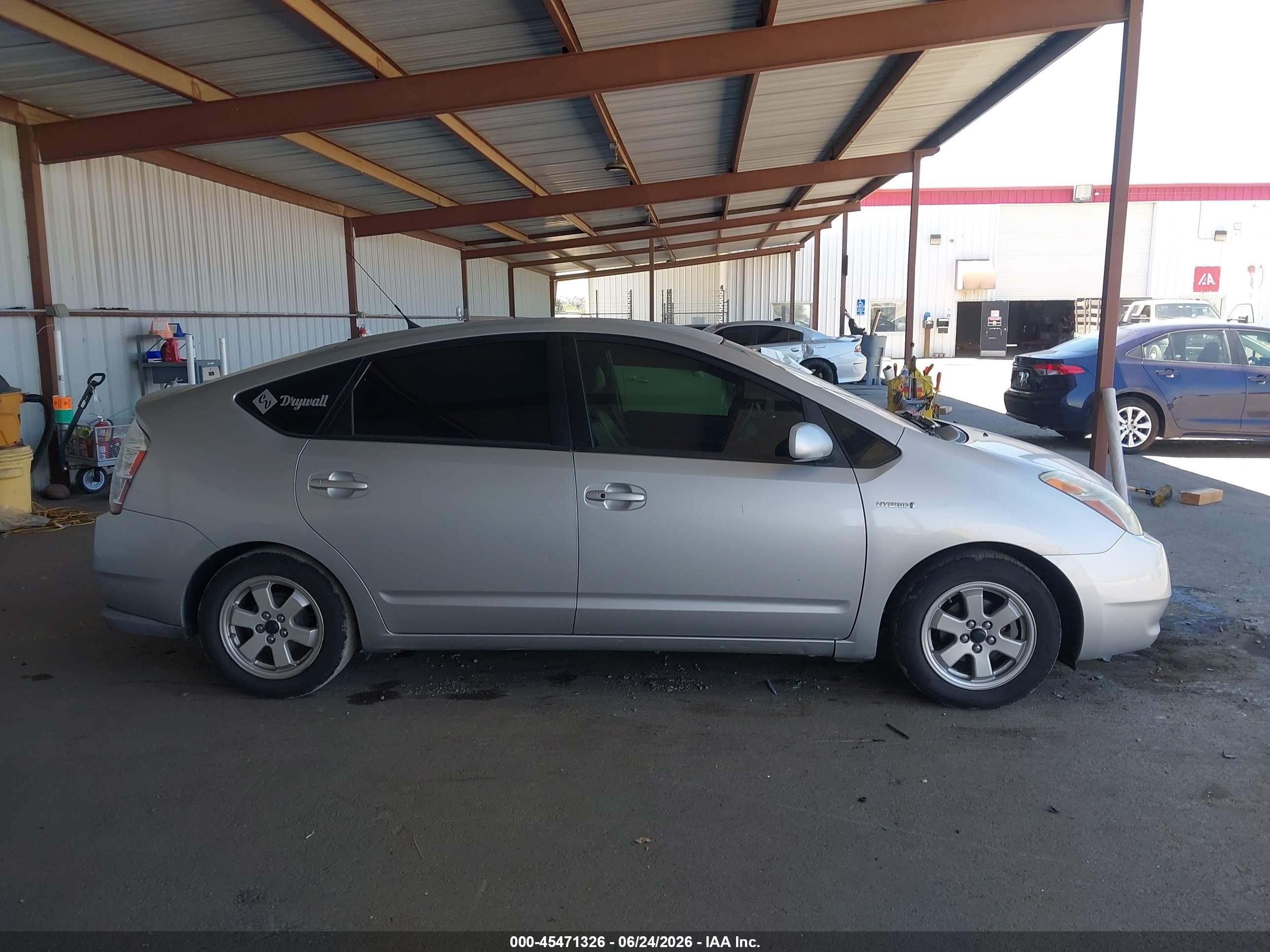 2007 Toyota Prius   Серебряный vin: JTDKB20U273255050