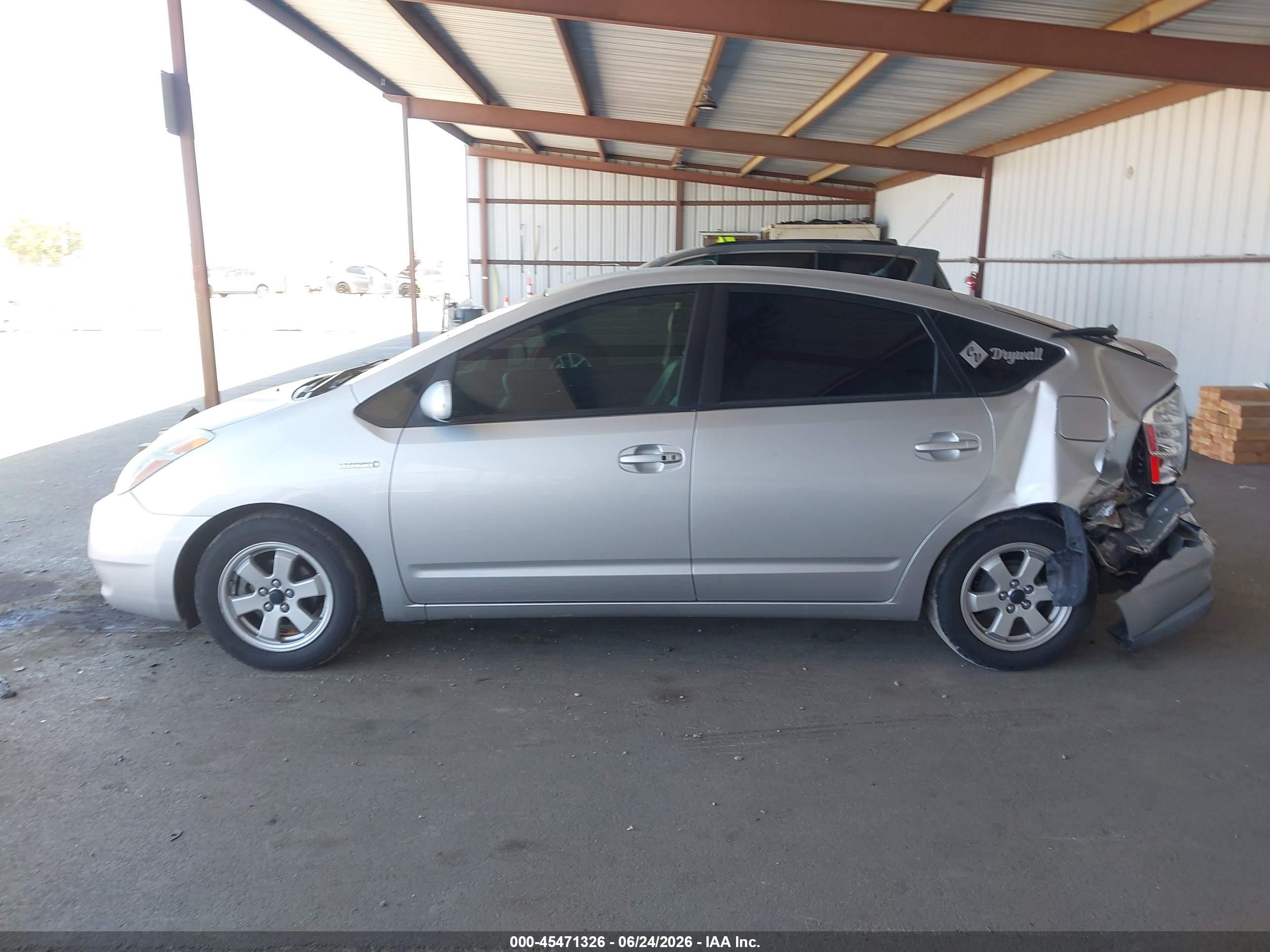 2007 Toyota Prius   Серебряный vin: JTDKB20U273255050