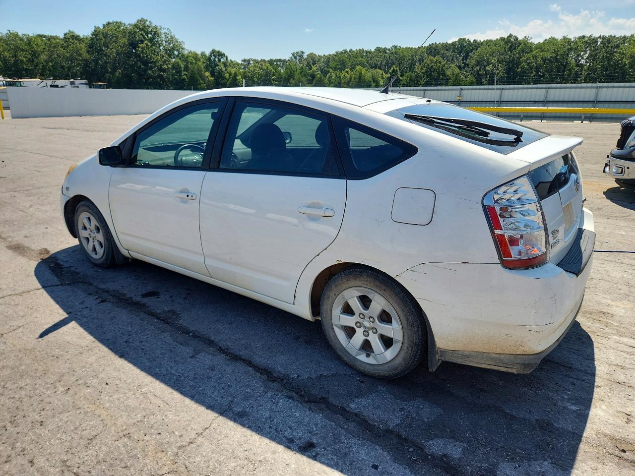 2007 Toyota Prius Base White vin: JTDKB20U277604636
