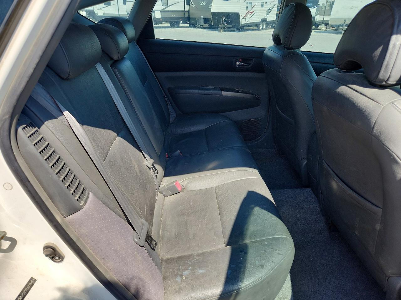 2007 Toyota Prius Base White vin: JTDKB20U277604636