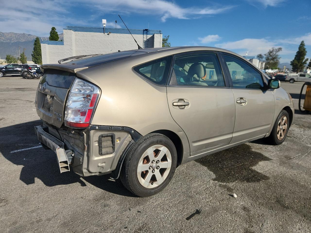 2007 Toyota Prius Gold vin: JTDKB20U277617905