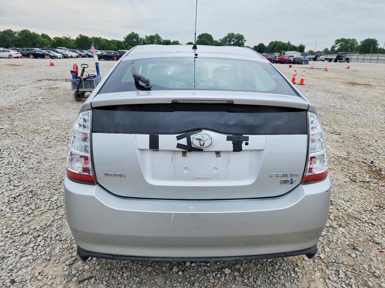 2007 Toyota Prius Base Silver vin: JTDKB20U277633103