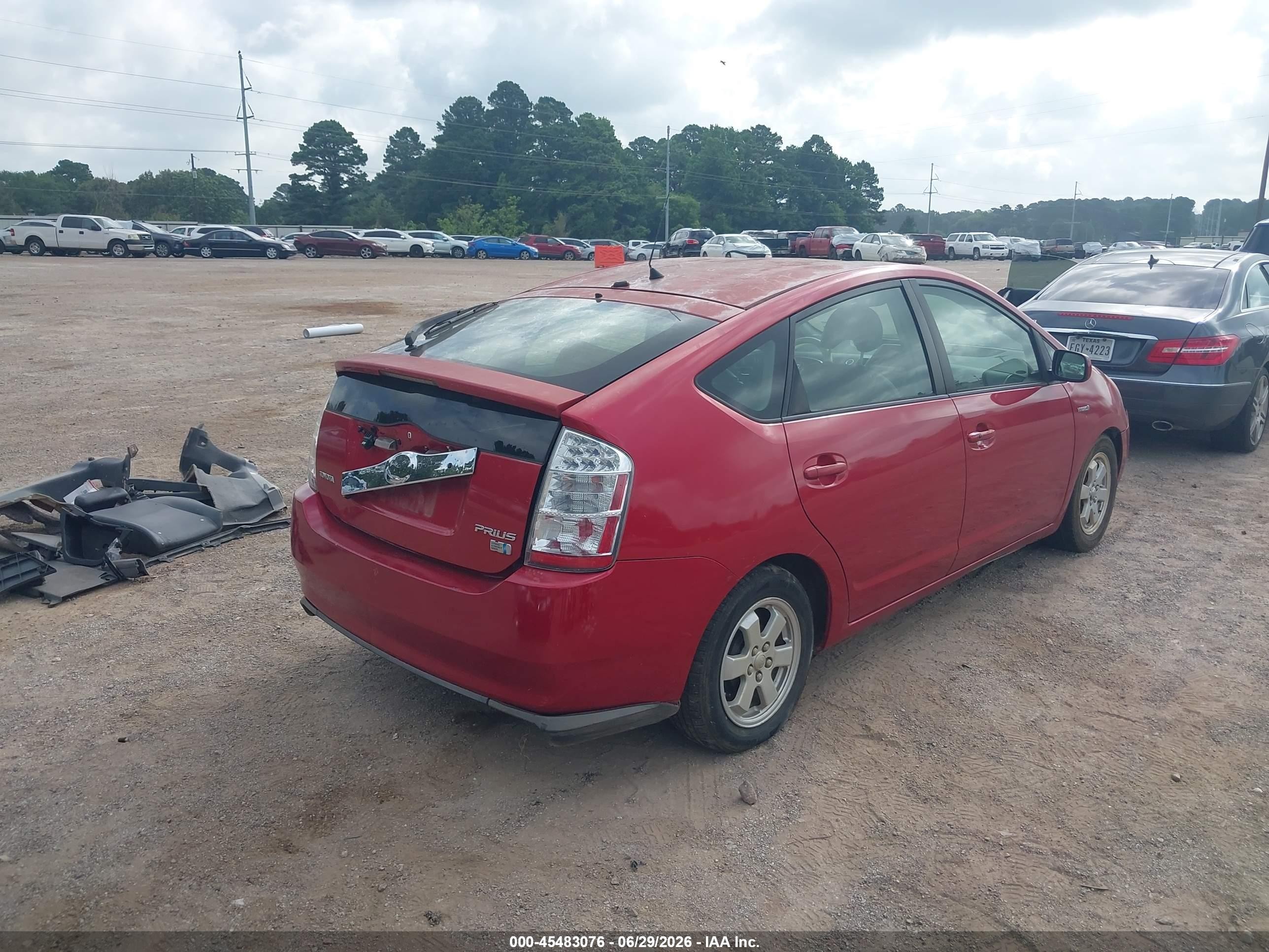 2007 Toyota Prius   Red vin: JTDKB20U277685282