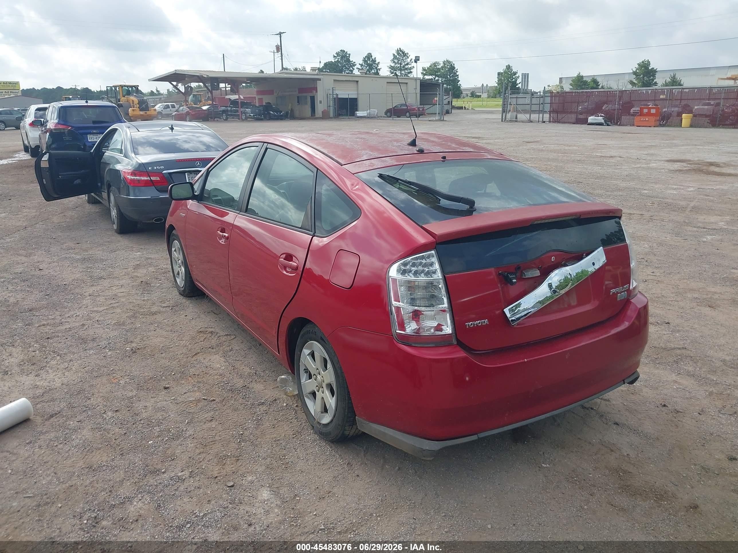 2007 Toyota Prius   Red vin: JTDKB20U277685282