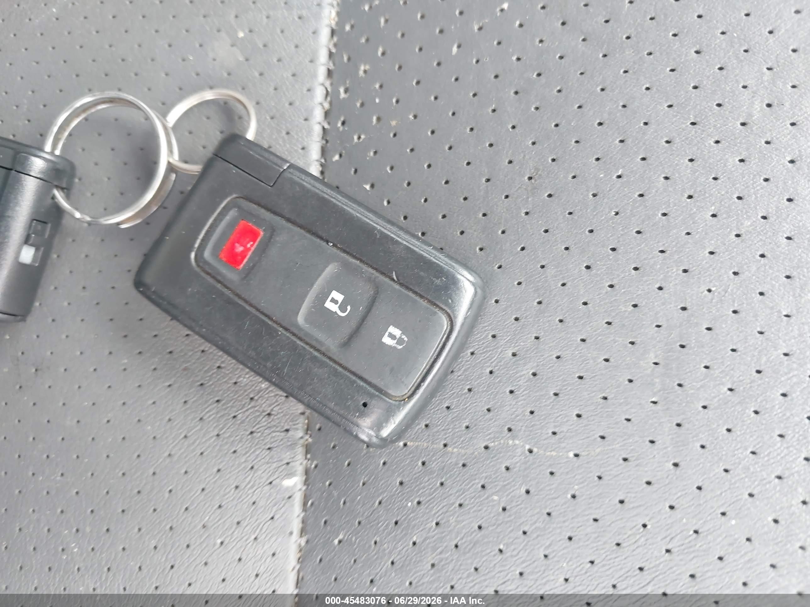 2007 Toyota Prius   Red vin: JTDKB20U277685282