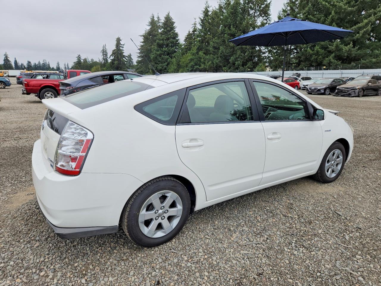 2008 Toyota Prius Base White vin: JTDKB20U283310422