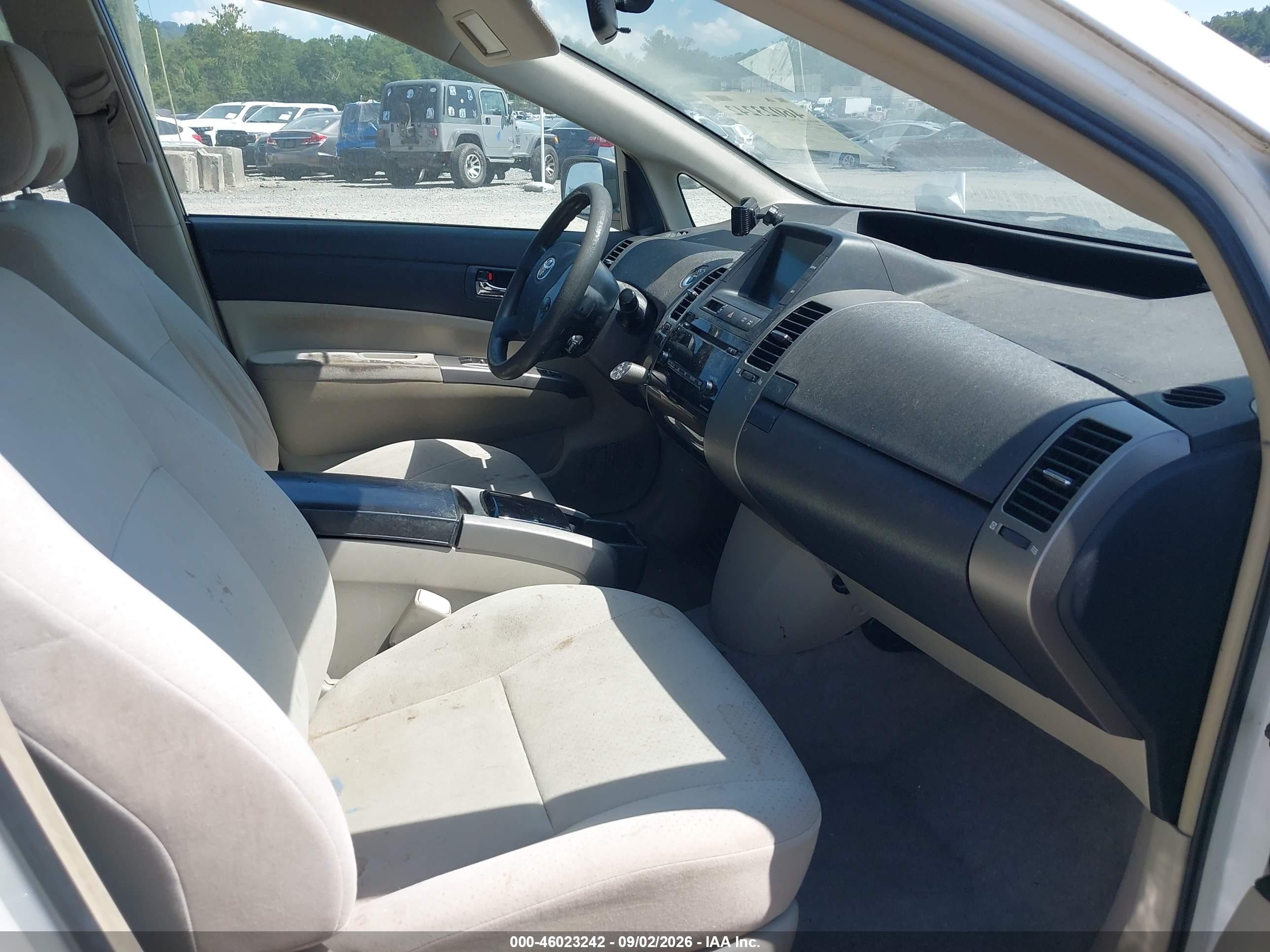 2008 Toyota Prius   White vin: JTDKB20U283405899