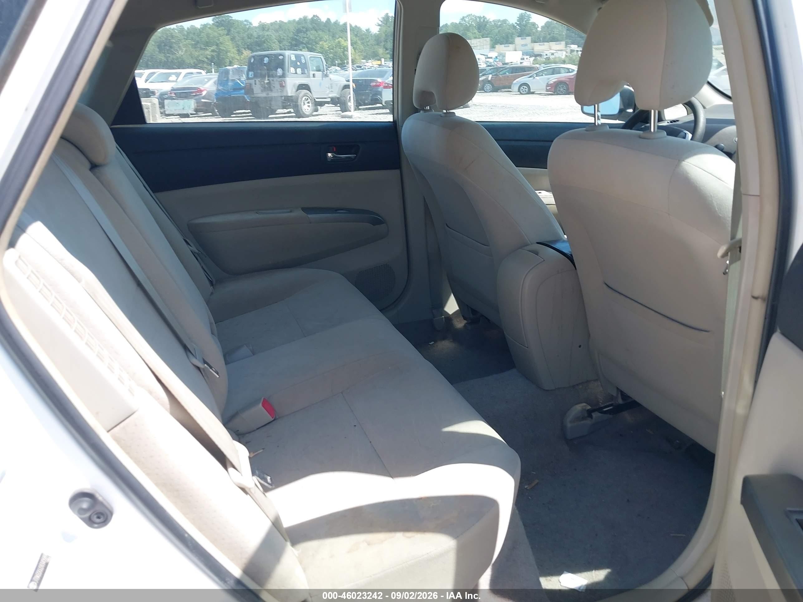2008 Toyota Prius   White vin: JTDKB20U283405899