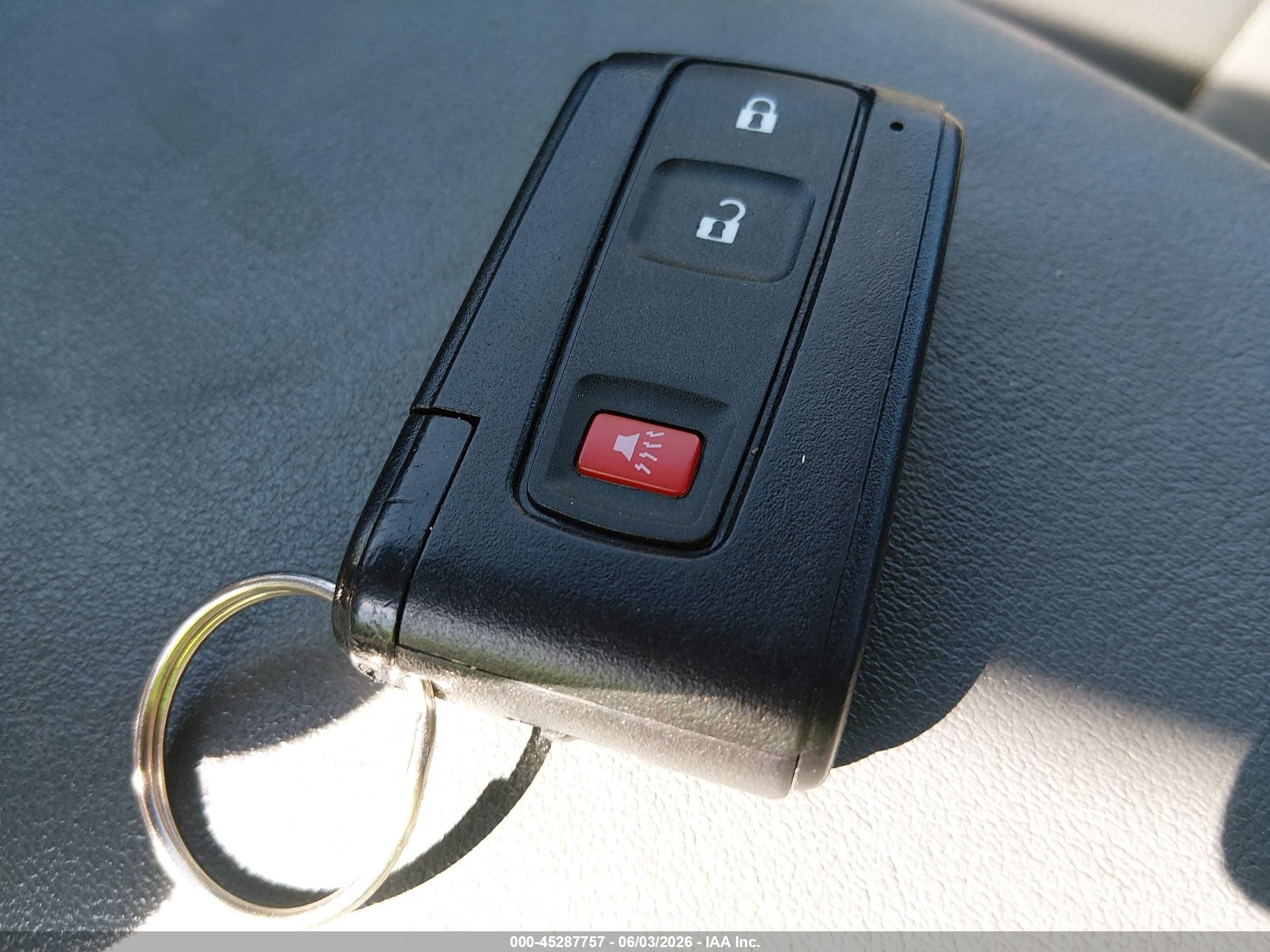 2008 Toyota Prius   Red vin: JTDKB20U283451894