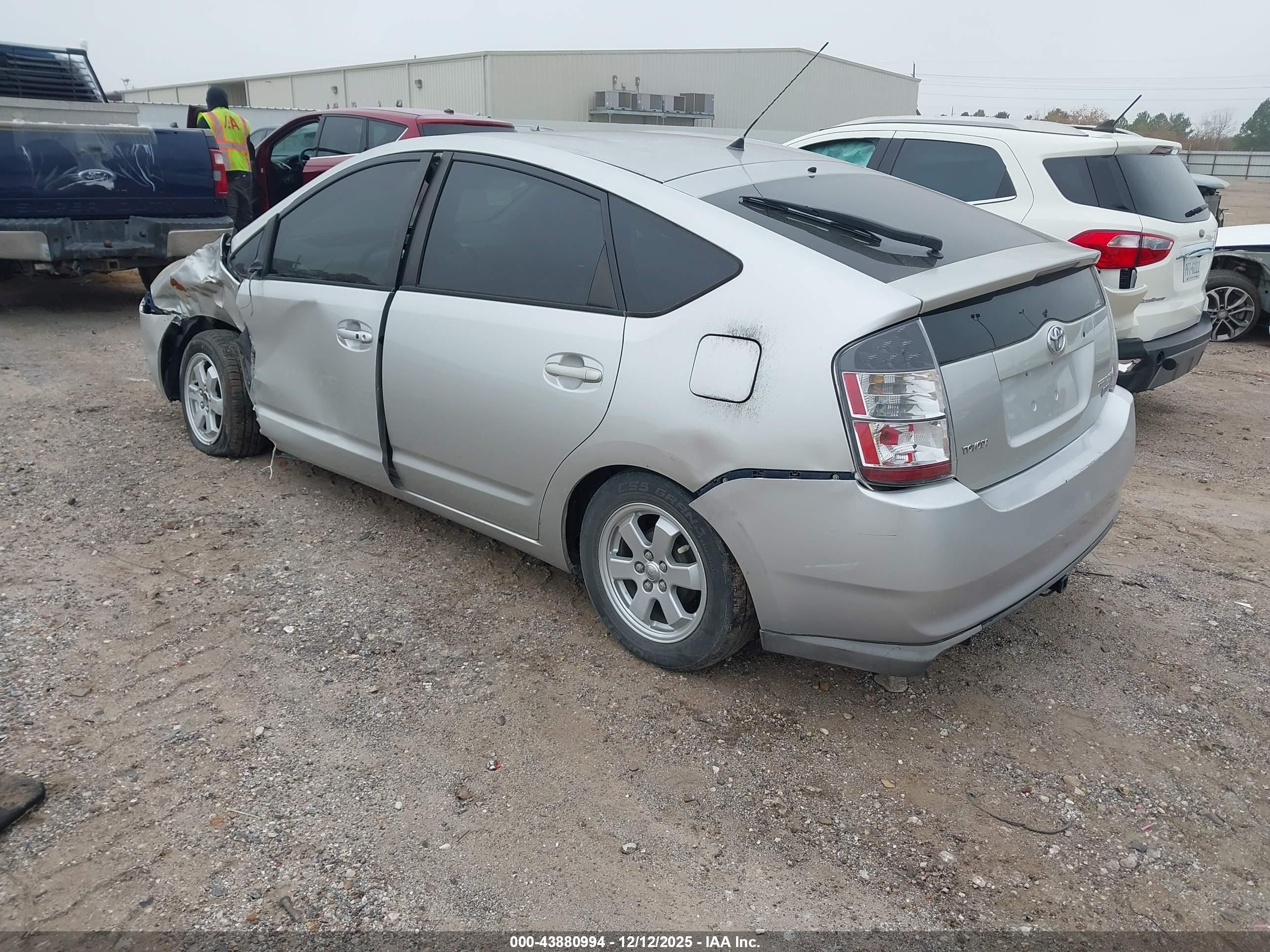 2004 Toyota Prius   Silver vin: JTDKB20U340007645