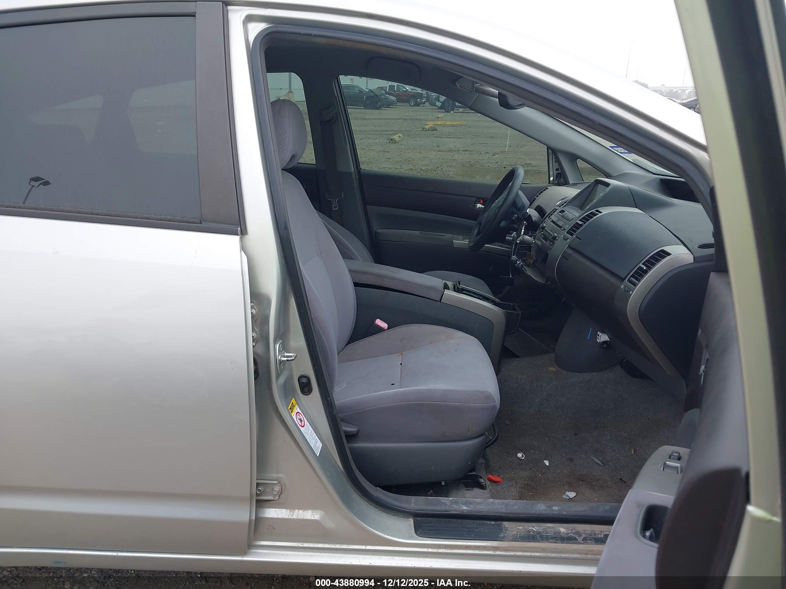 2004 Toyota Prius   Silver vin: JTDKB20U340007645