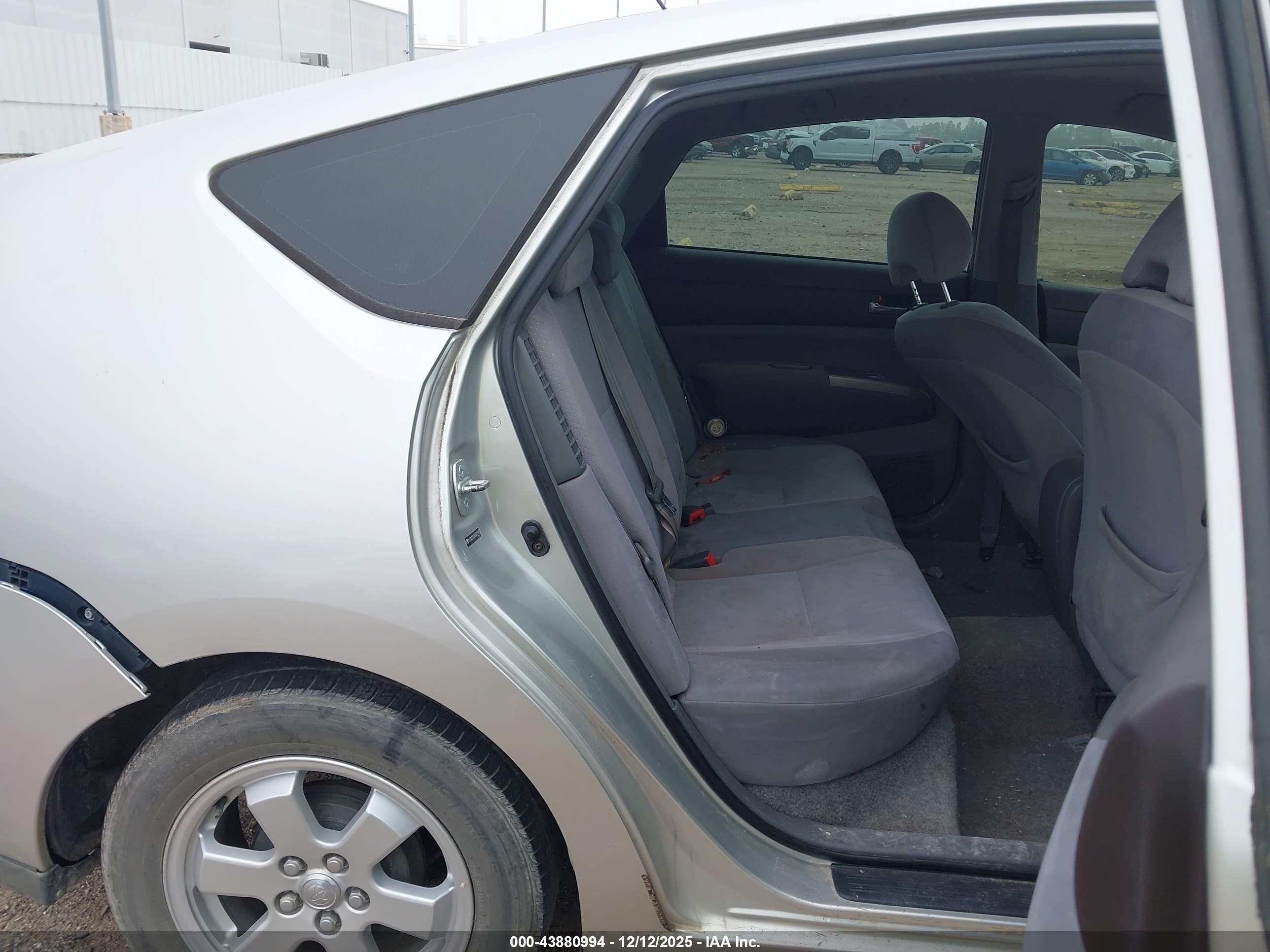 2004 Toyota Prius   Silver vin: JTDKB20U340007645