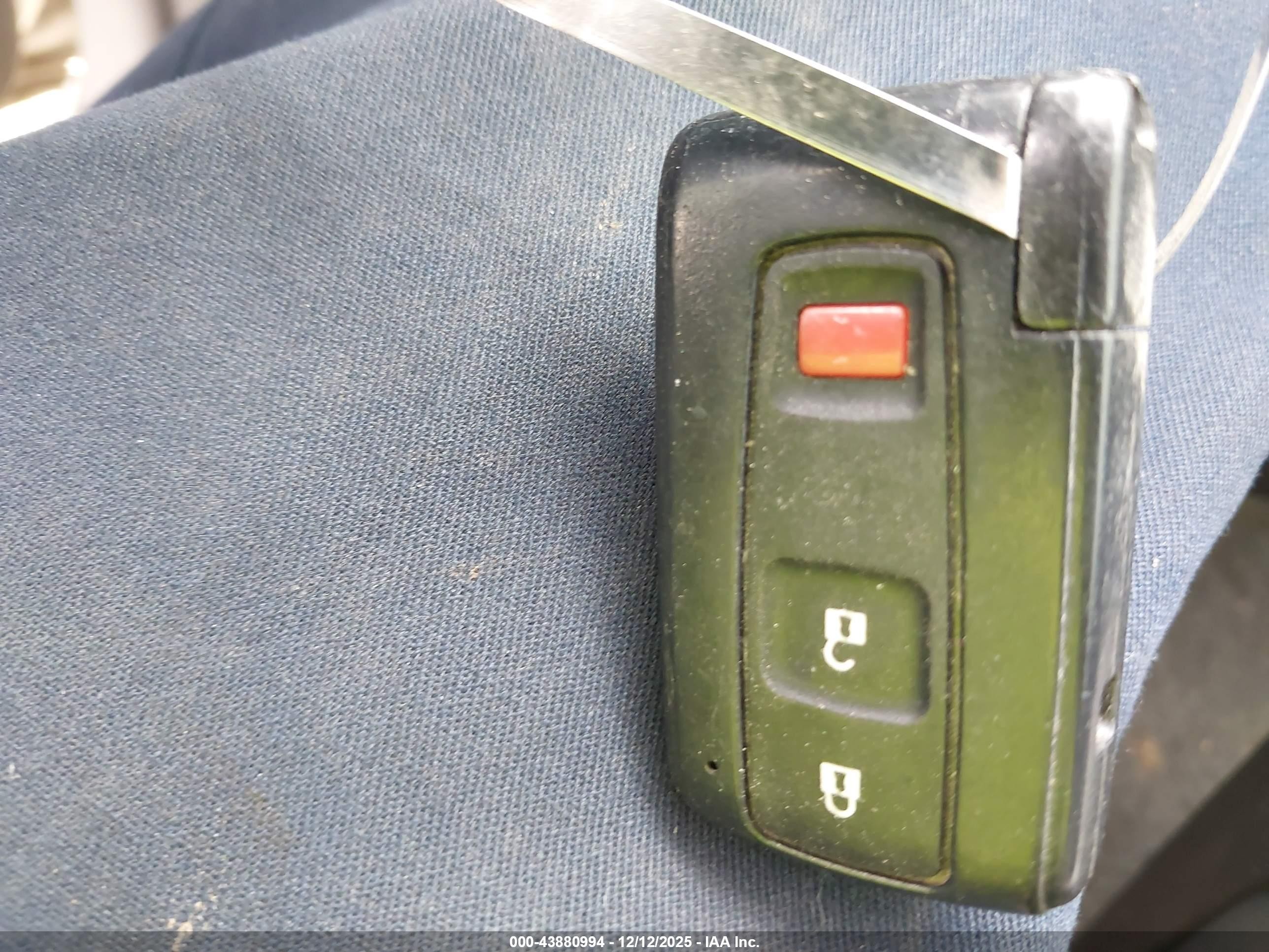2004 Toyota Prius   Silver vin: JTDKB20U340007645