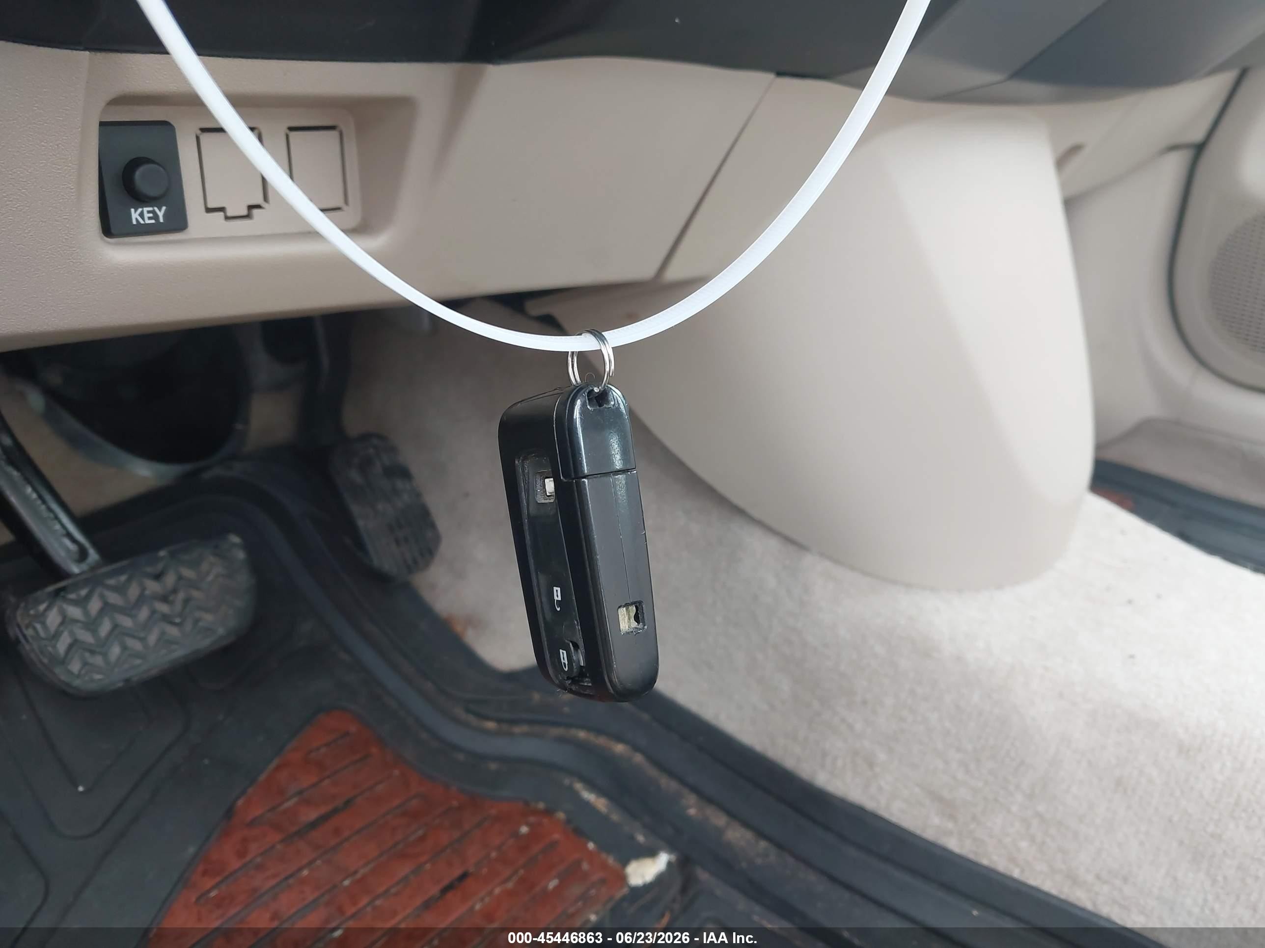 2004 Toyota Prius   Черный vin: JTDKB20U340061270