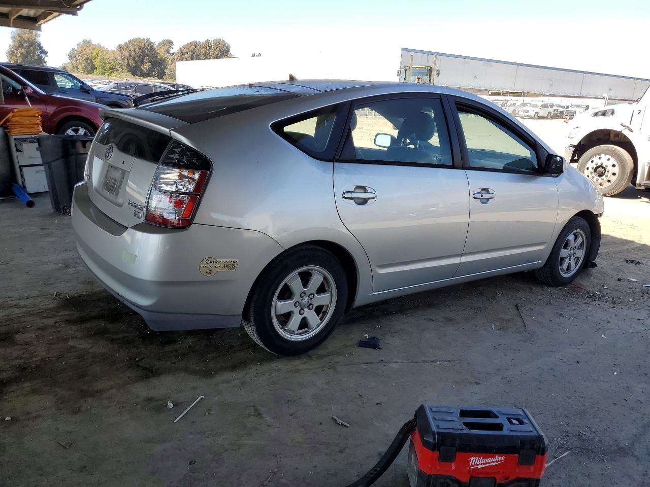 2005 Toyota Prius Base Silver vin: JTDKB20U350124689