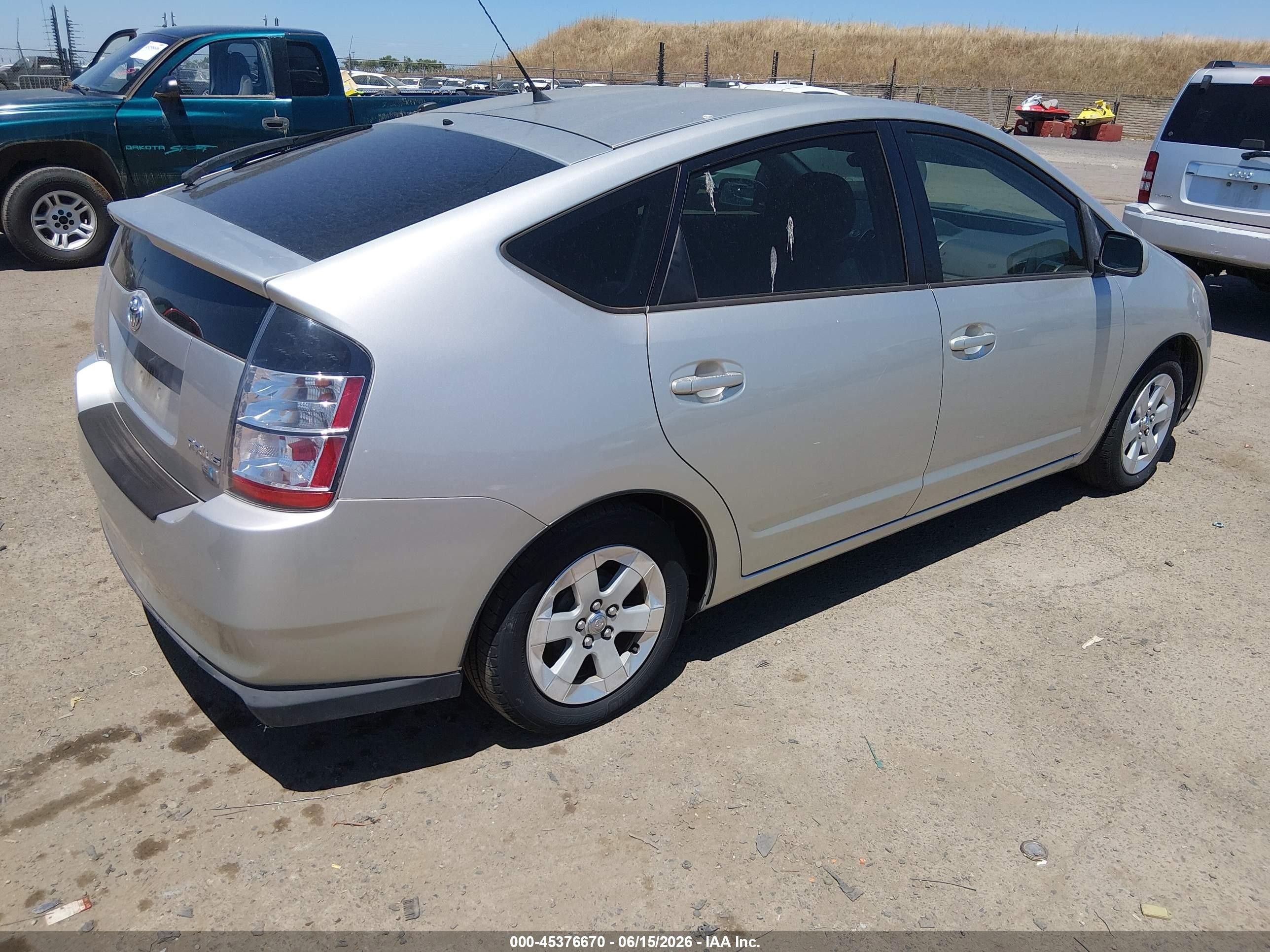 2005 Toyota Prius   Silver vin: JTDKB20U353011887