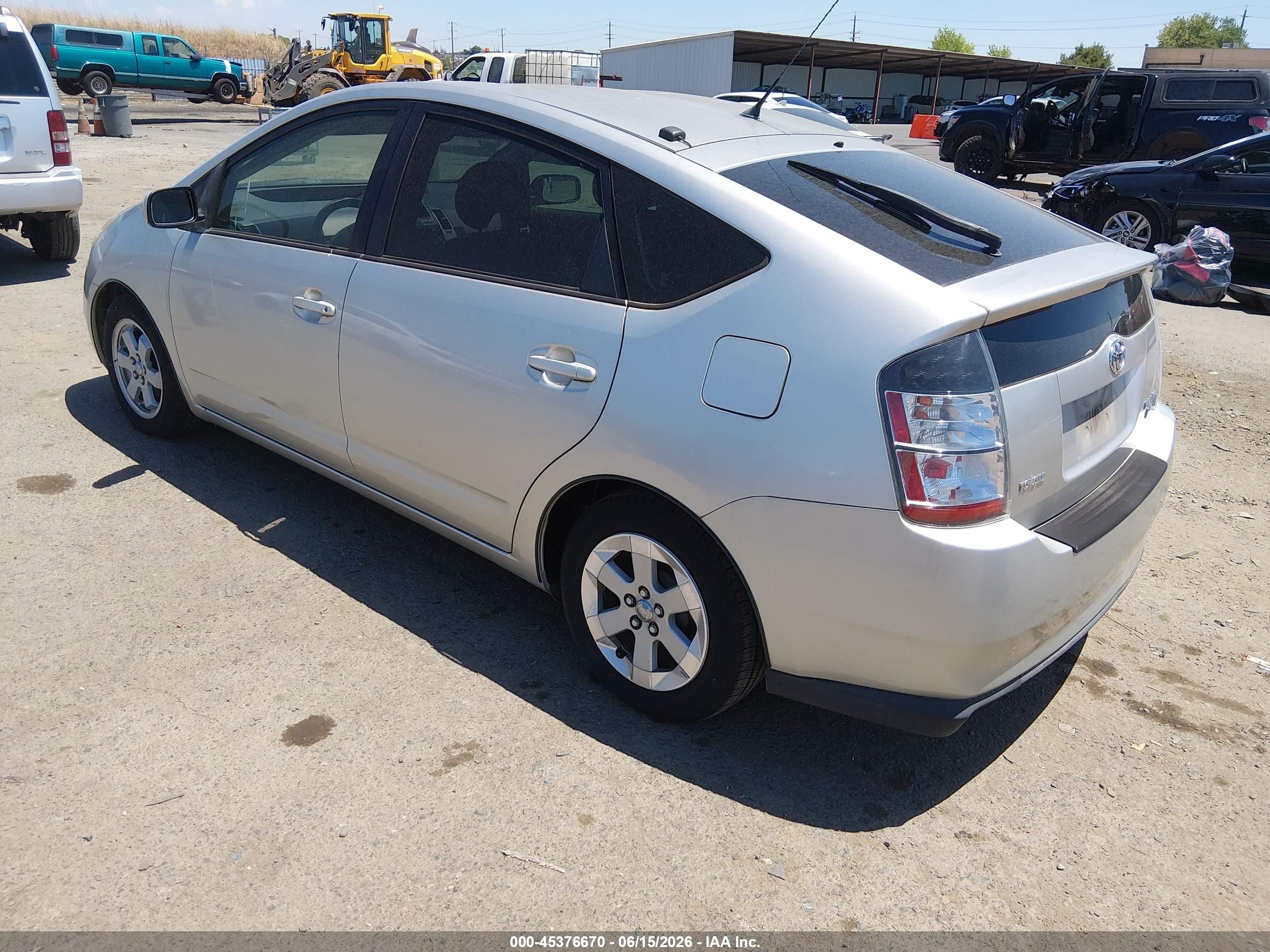2005 Toyota Prius   Silver vin: JTDKB20U353011887