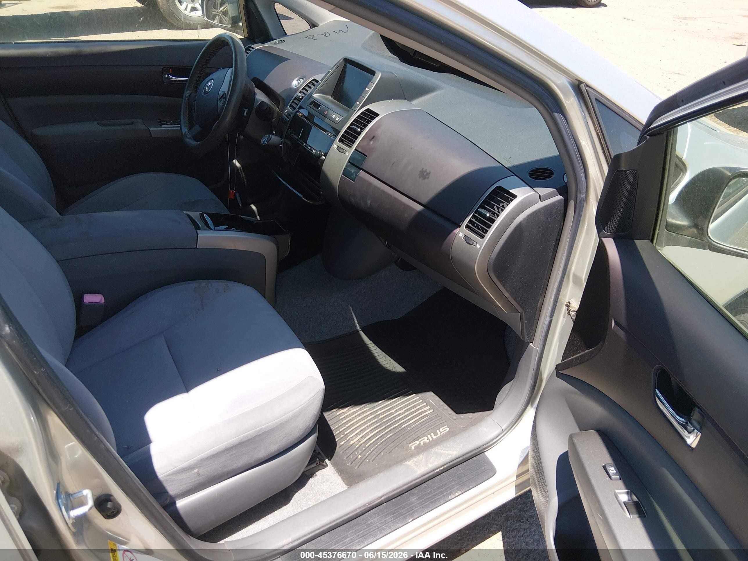 2005 Toyota Prius   Silver vin: JTDKB20U353011887