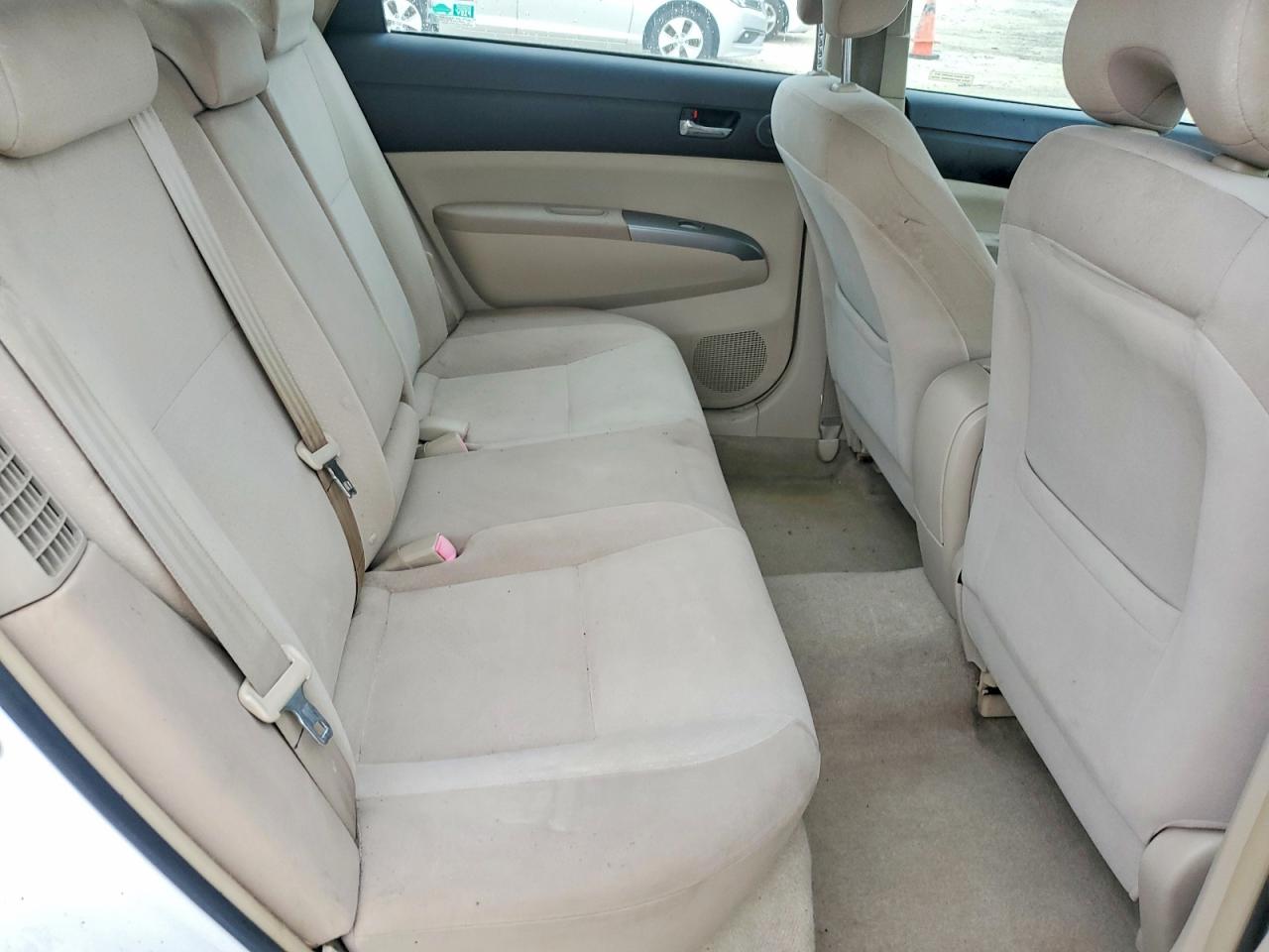 2005 Toyota Prius Base Белый vin: JTDKB20U353022629