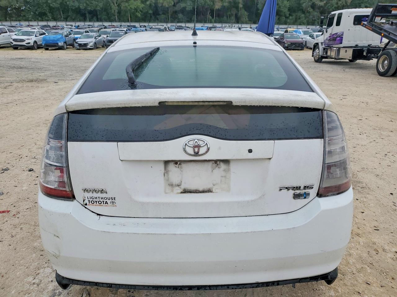 2005 Toyota Prius Base Белый vin: JTDKB20U353022629