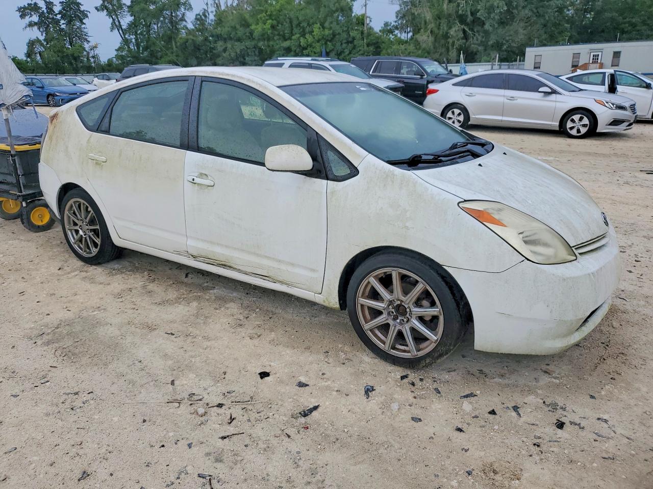 2005 Toyota Prius Base Белый vin: JTDKB20U353022629