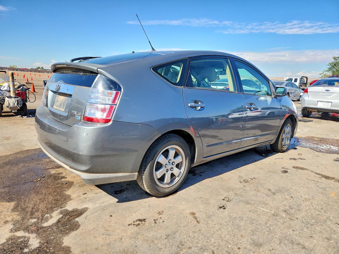 2005 Toyota Prius Base Gray vin: JTDKB20U353023926