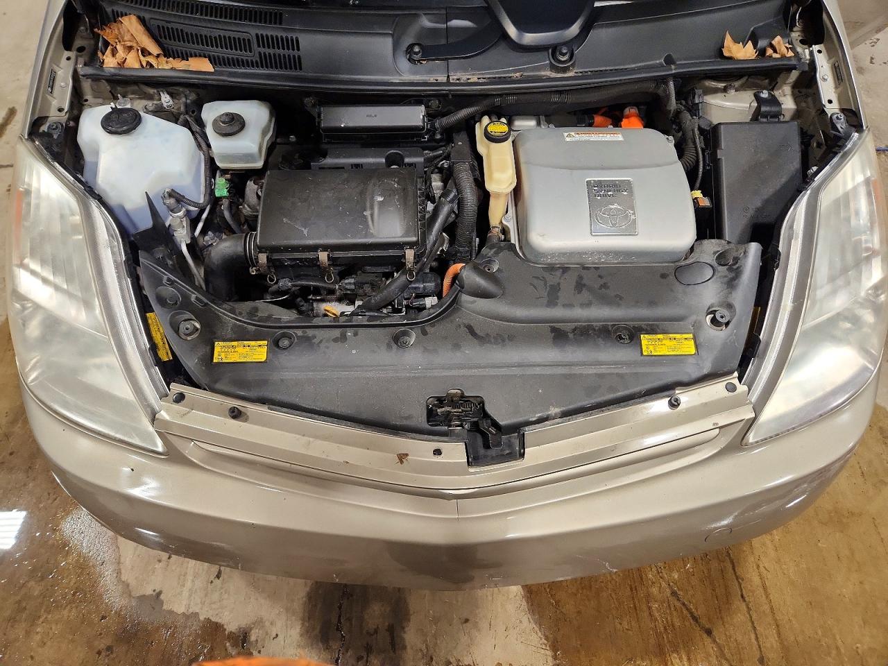 2005 Toyota Prius Base Beige vin: JTDKB20U353055405