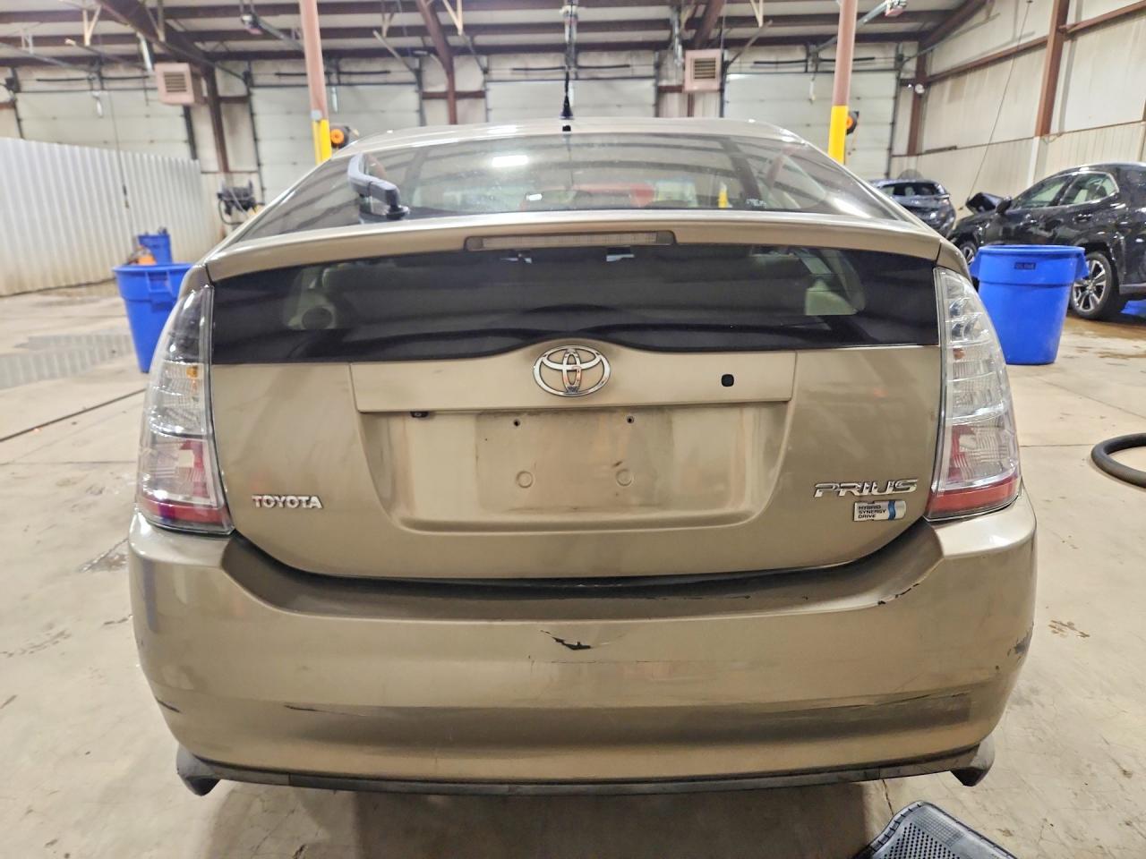 2005 Toyota Prius Base Beige vin: JTDKB20U353055405