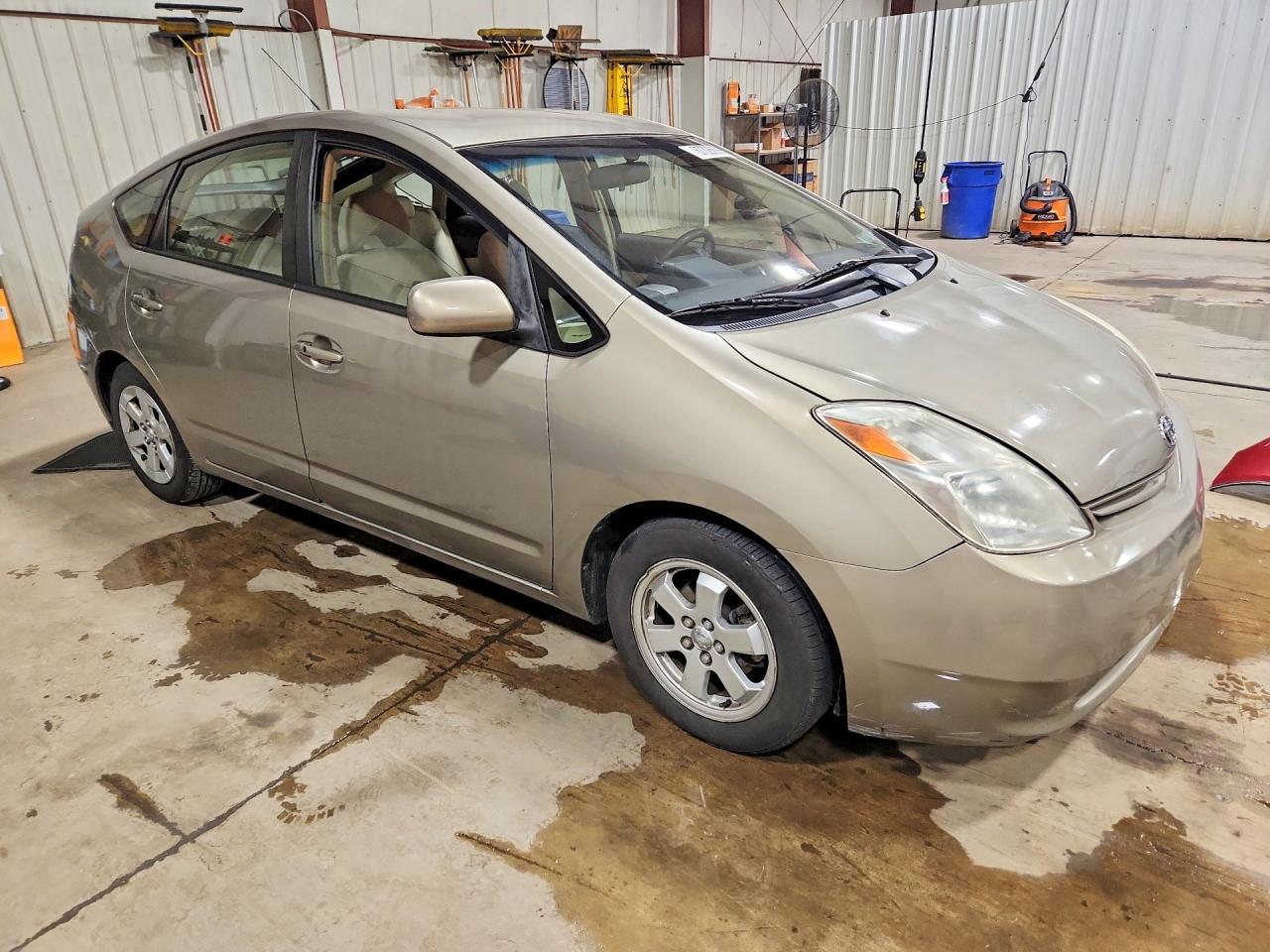 2005 Toyota Prius Base Beige vin: JTDKB20U353055405