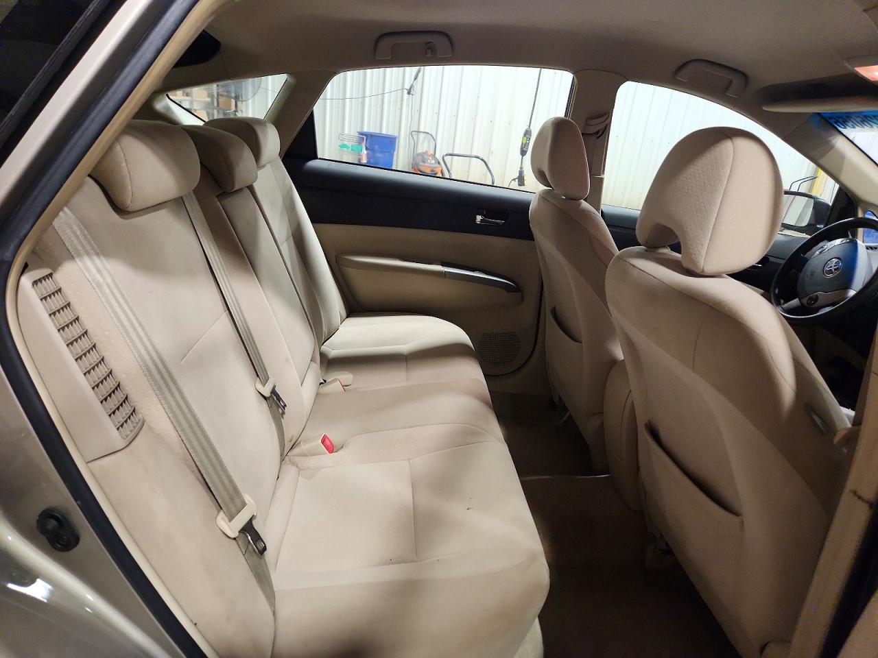 2005 Toyota Prius Base Beige vin: JTDKB20U353055405