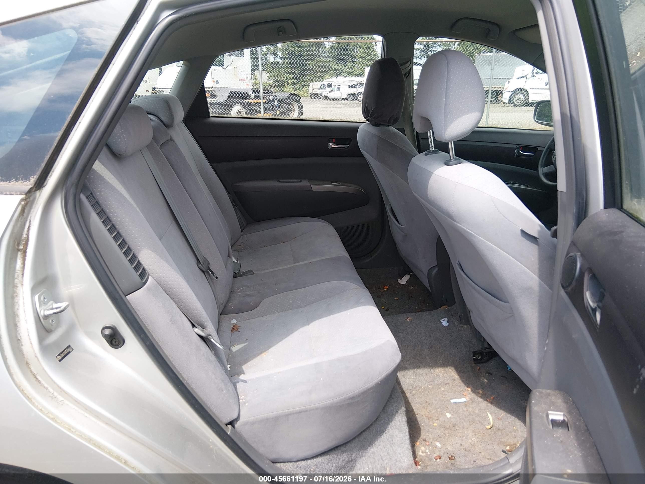 2005 Toyota Prius   Серый vin: JTDKB20U353060667