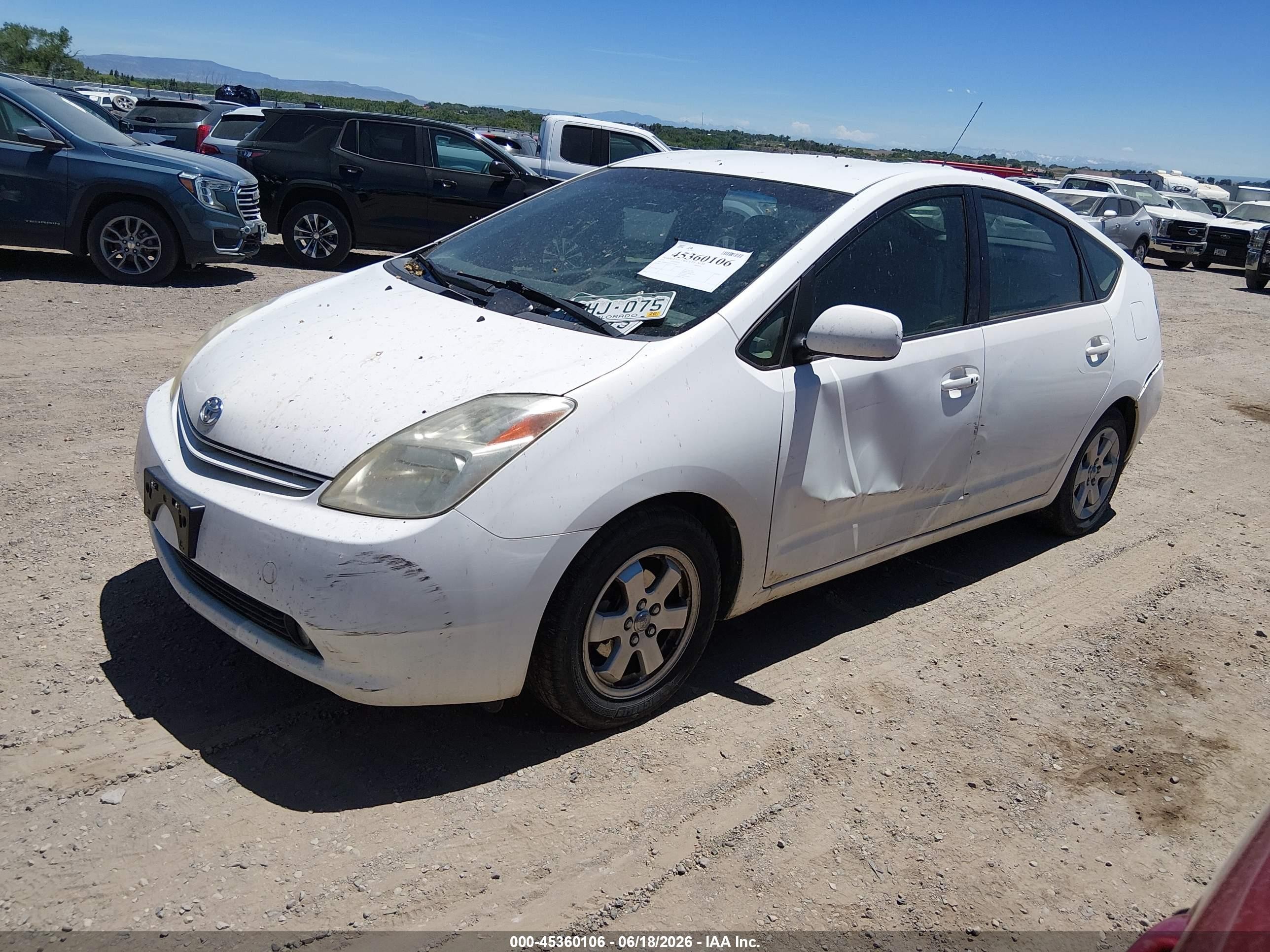 2005 Toyota Prius   White vin: JTDKB20U353105459