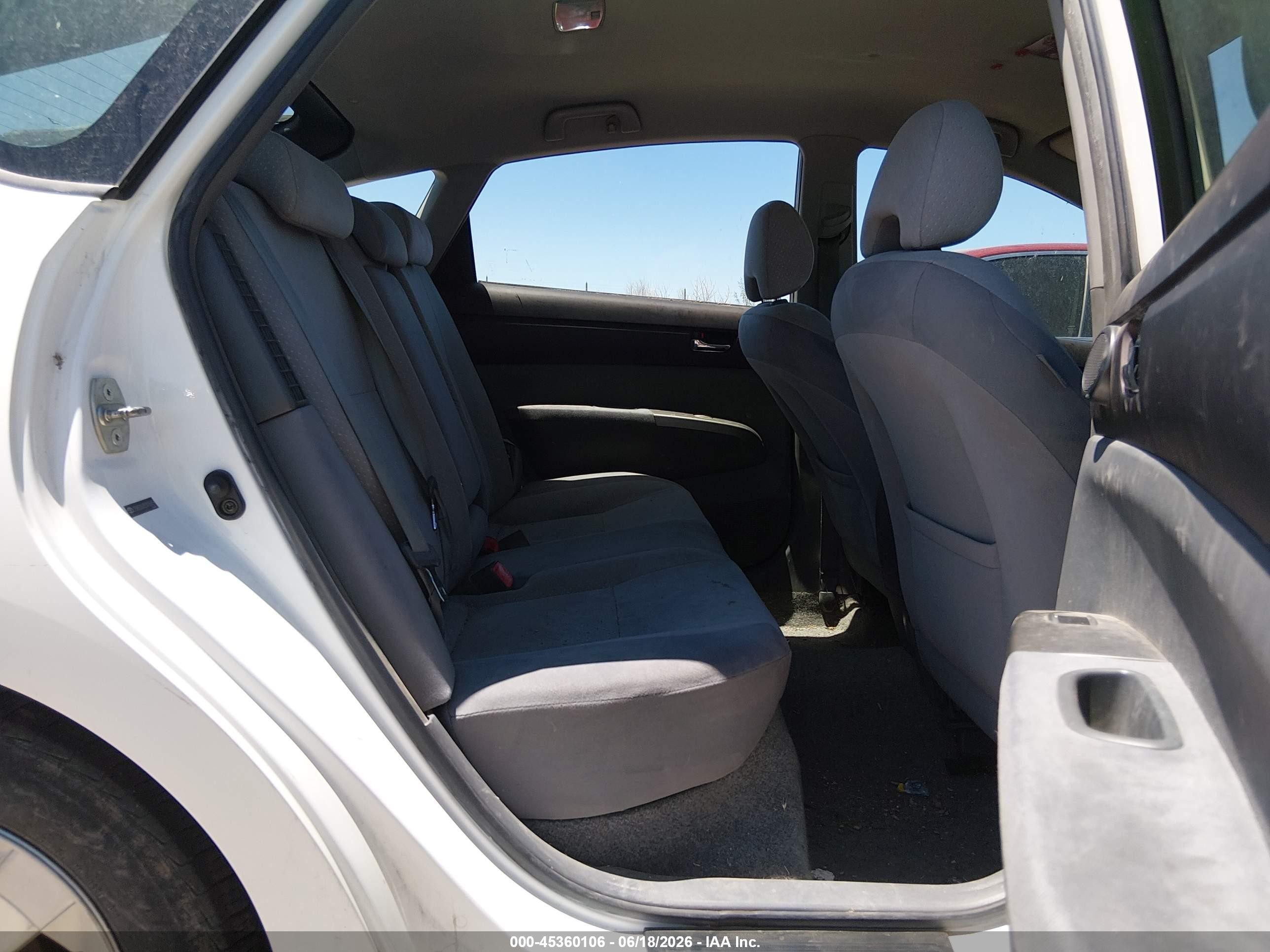 2005 Toyota Prius   White vin: JTDKB20U353105459