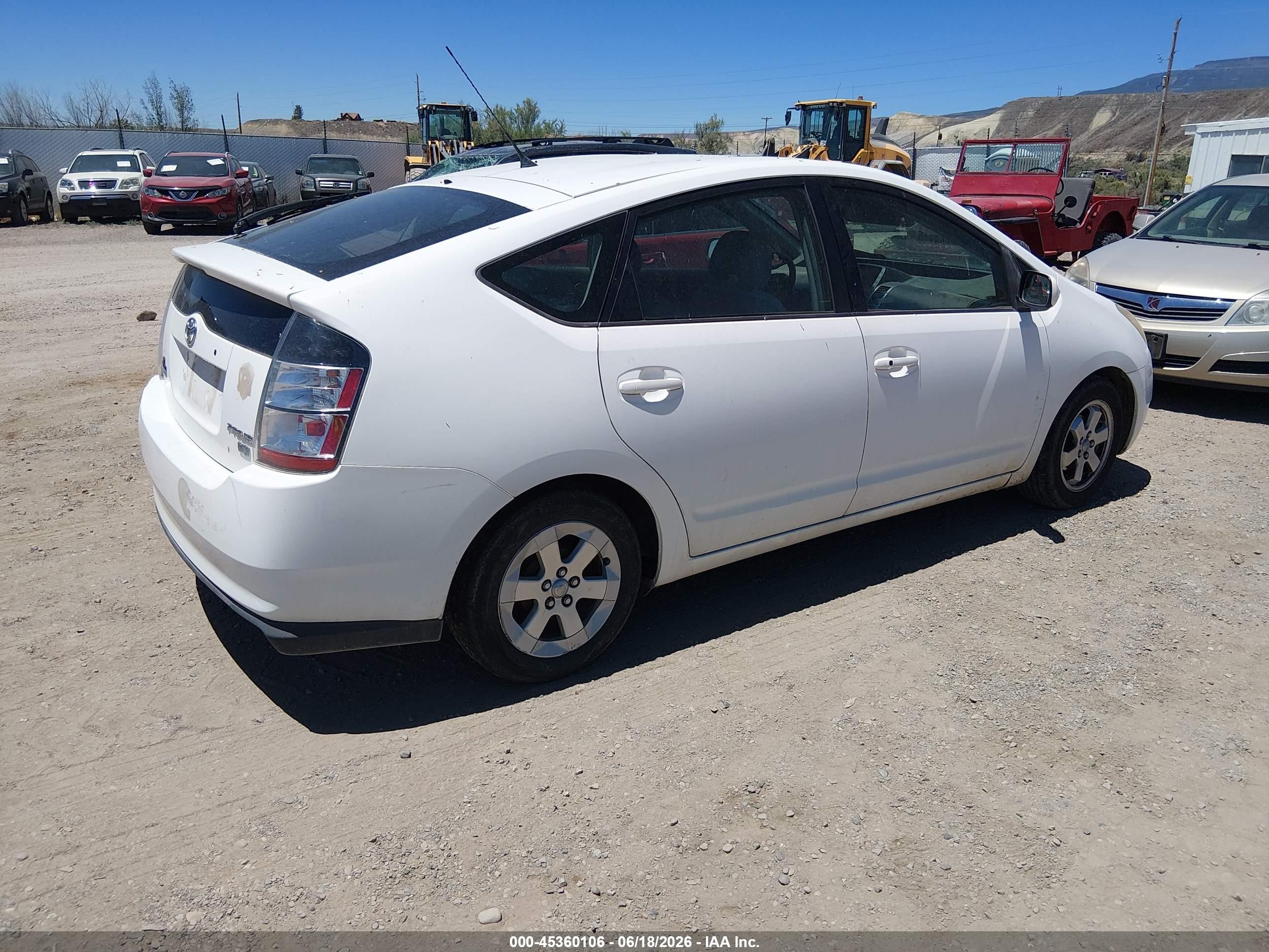 2005 Toyota Prius   White vin: JTDKB20U353105459