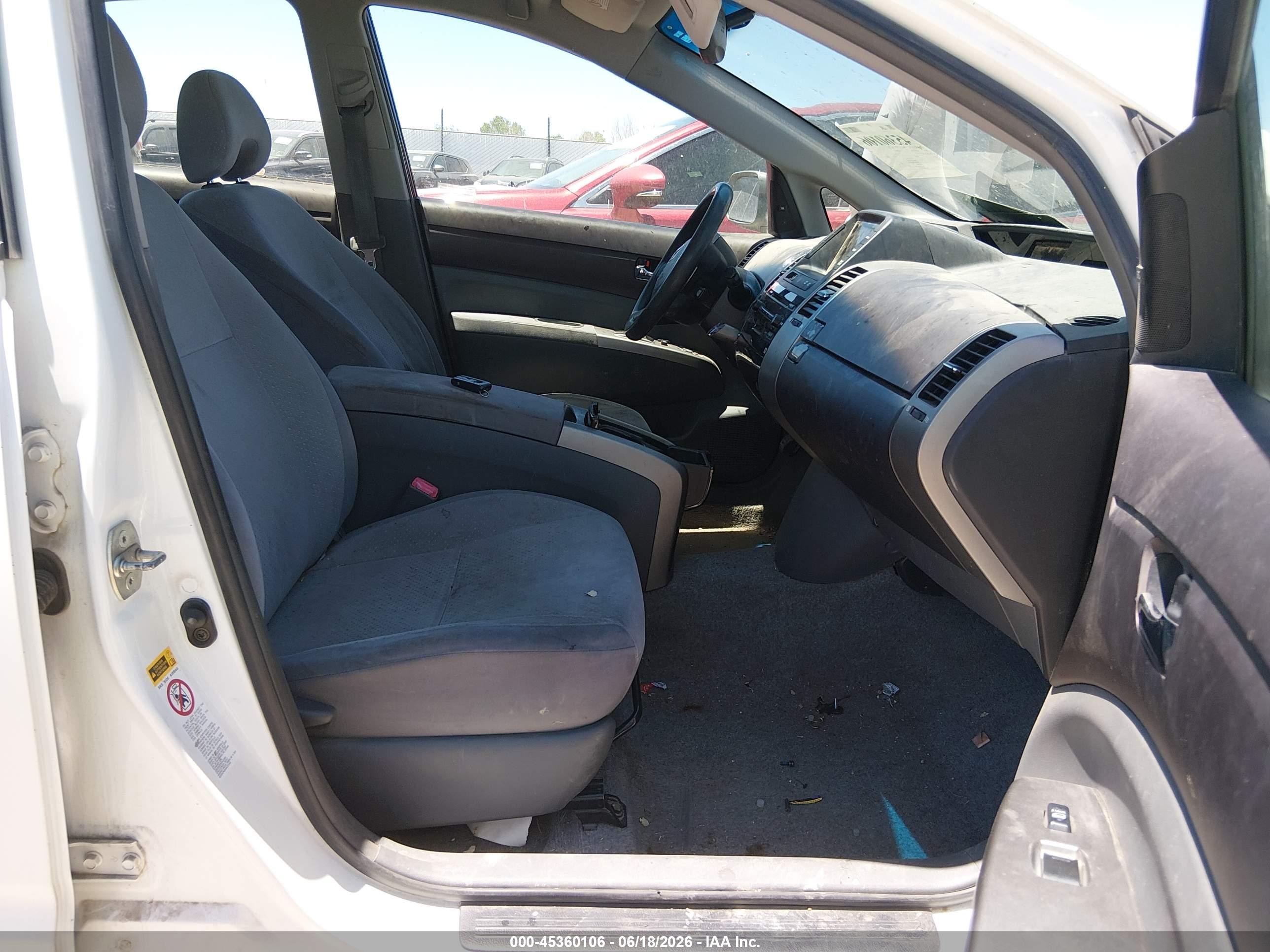 2005 Toyota Prius   White vin: JTDKB20U353105459