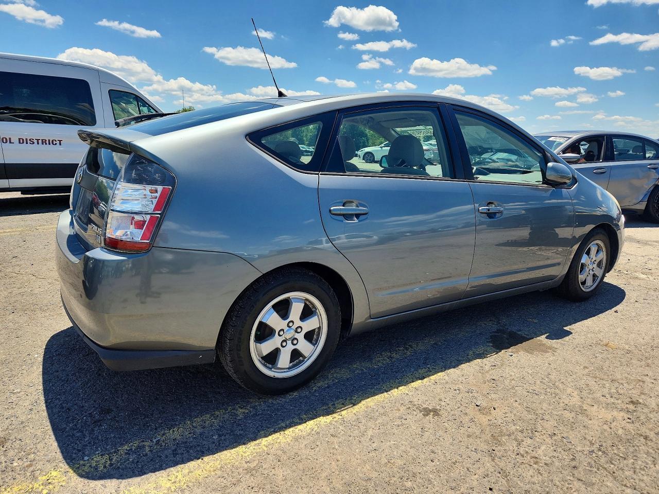 2005 Toyota Prius Base Silver vin: JTDKB20U353107907