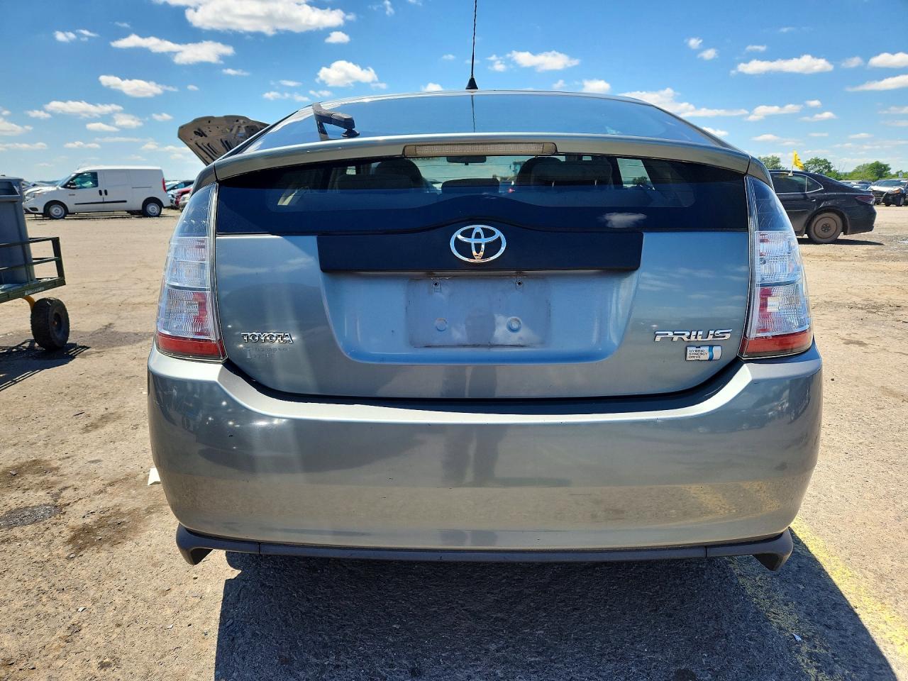 2005 Toyota Prius Base Silver vin: JTDKB20U353107907