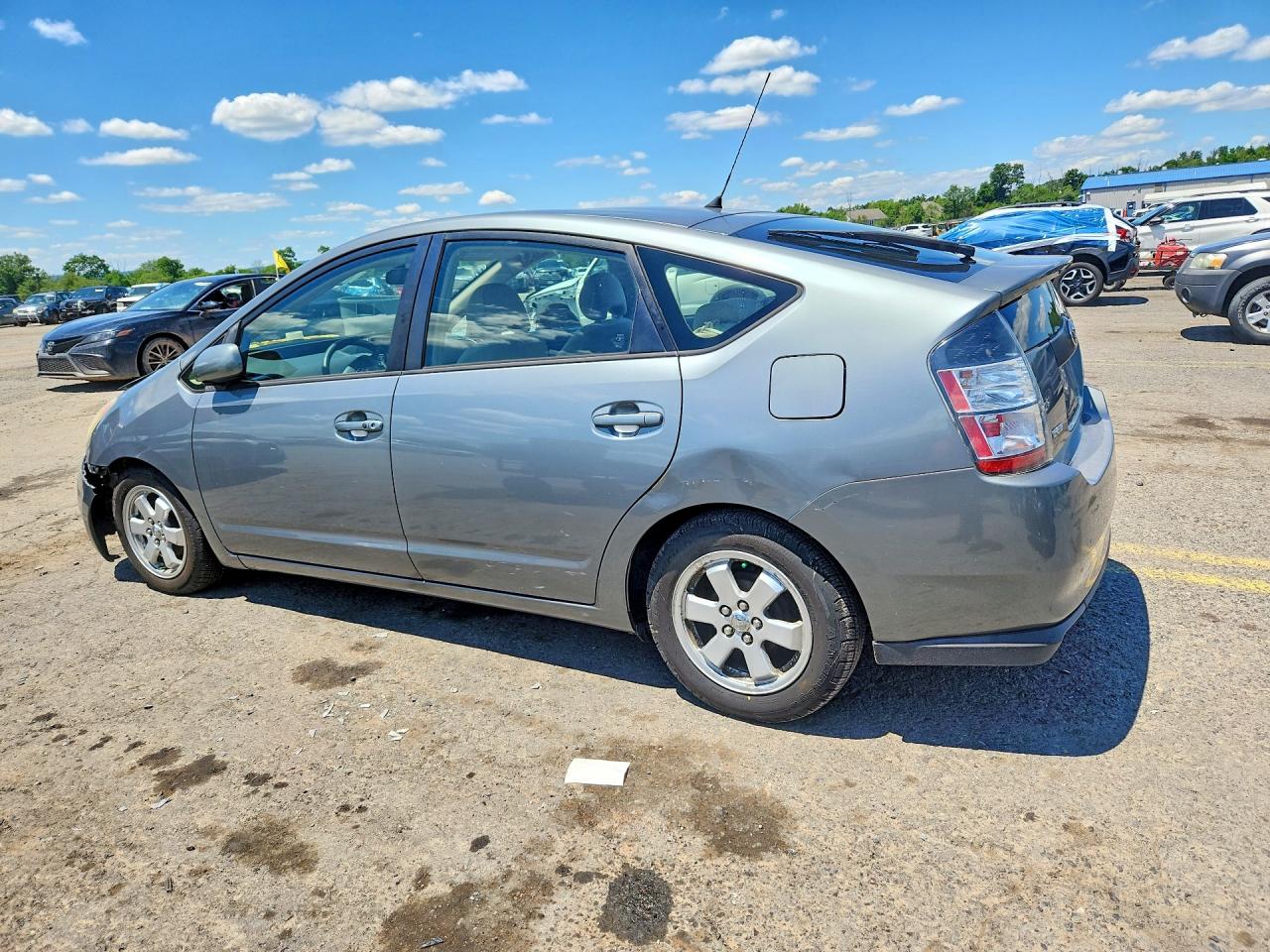 2005 Toyota Prius Base Silver vin: JTDKB20U353107907