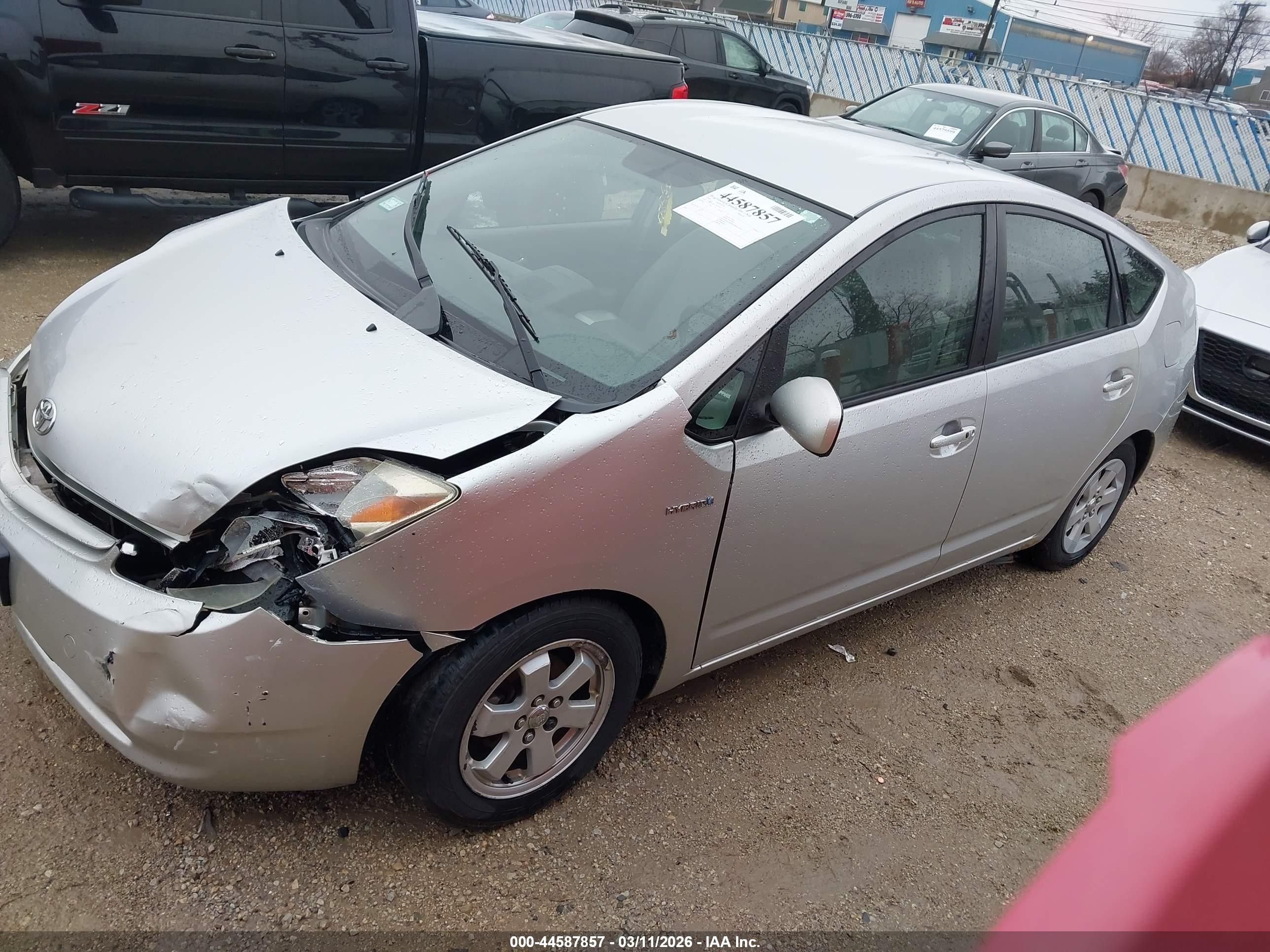 2005 Toyota Prius   Silver vin: JTDKB20U357019593