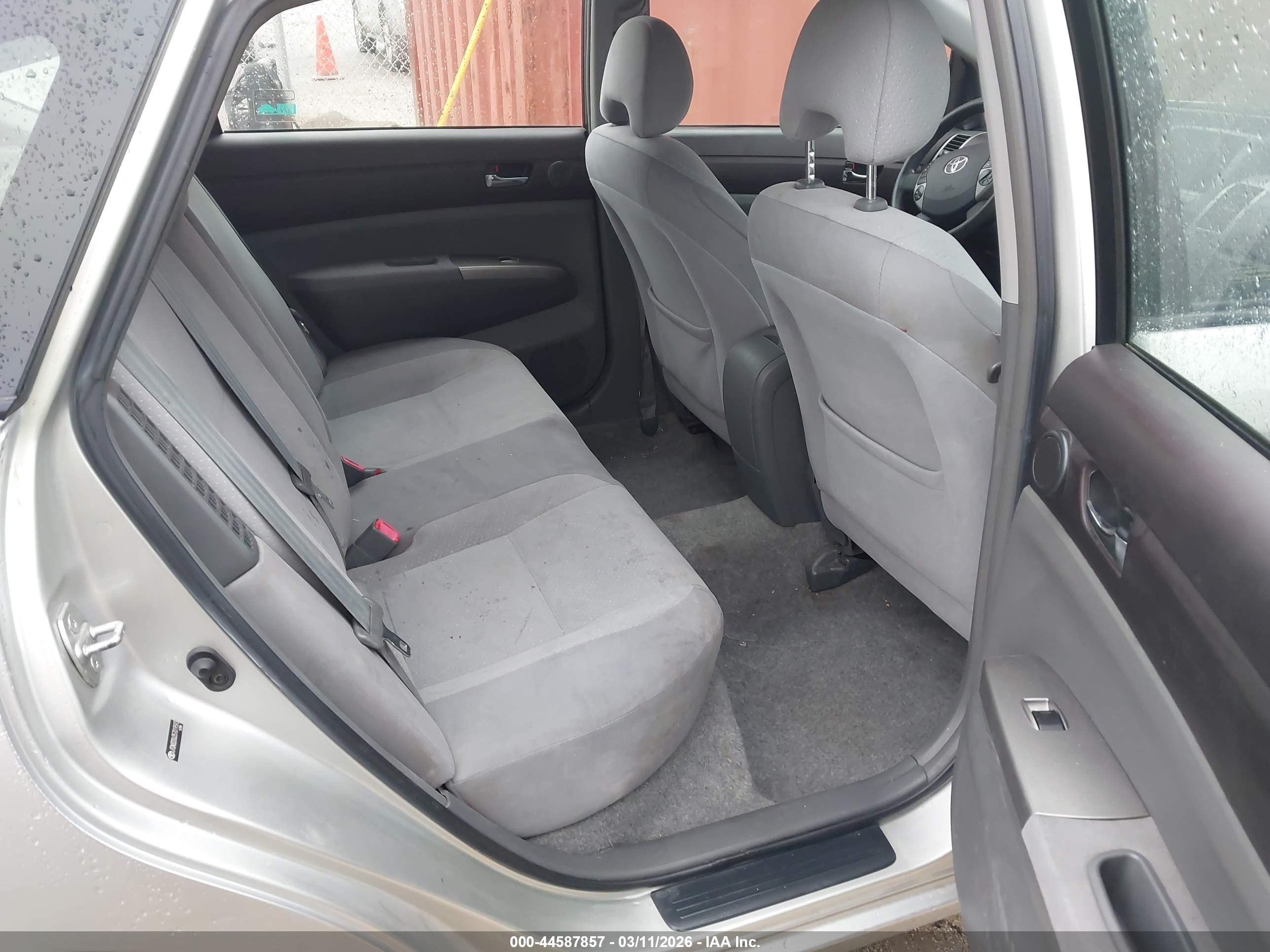 2005 Toyota Prius   Silver vin: JTDKB20U357019593