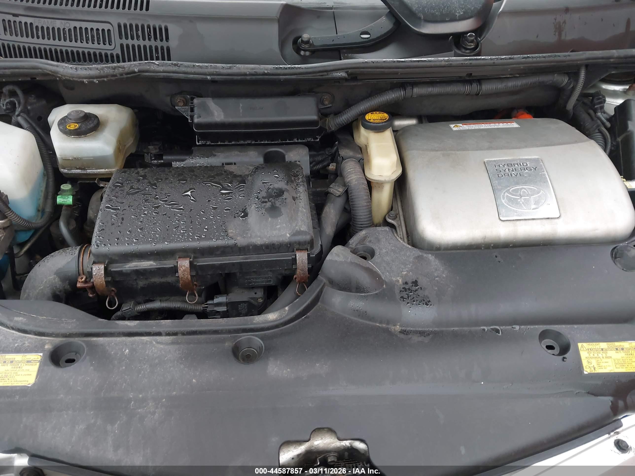 2005 Toyota Prius   Silver vin: JTDKB20U357019593